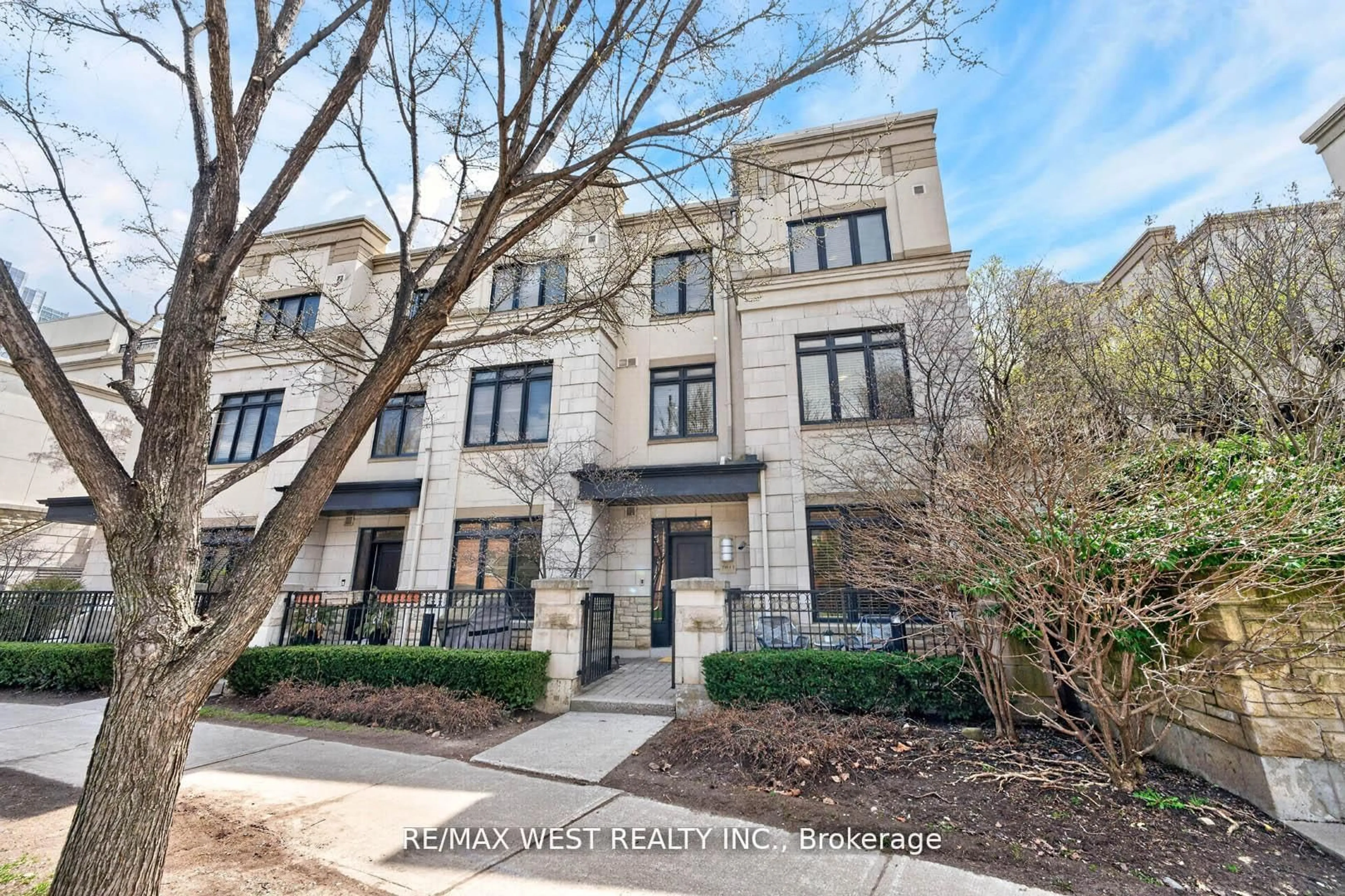 Unknown for 7 Oakburn Cres #TH 11, Toronto Ontario M2N 2T5