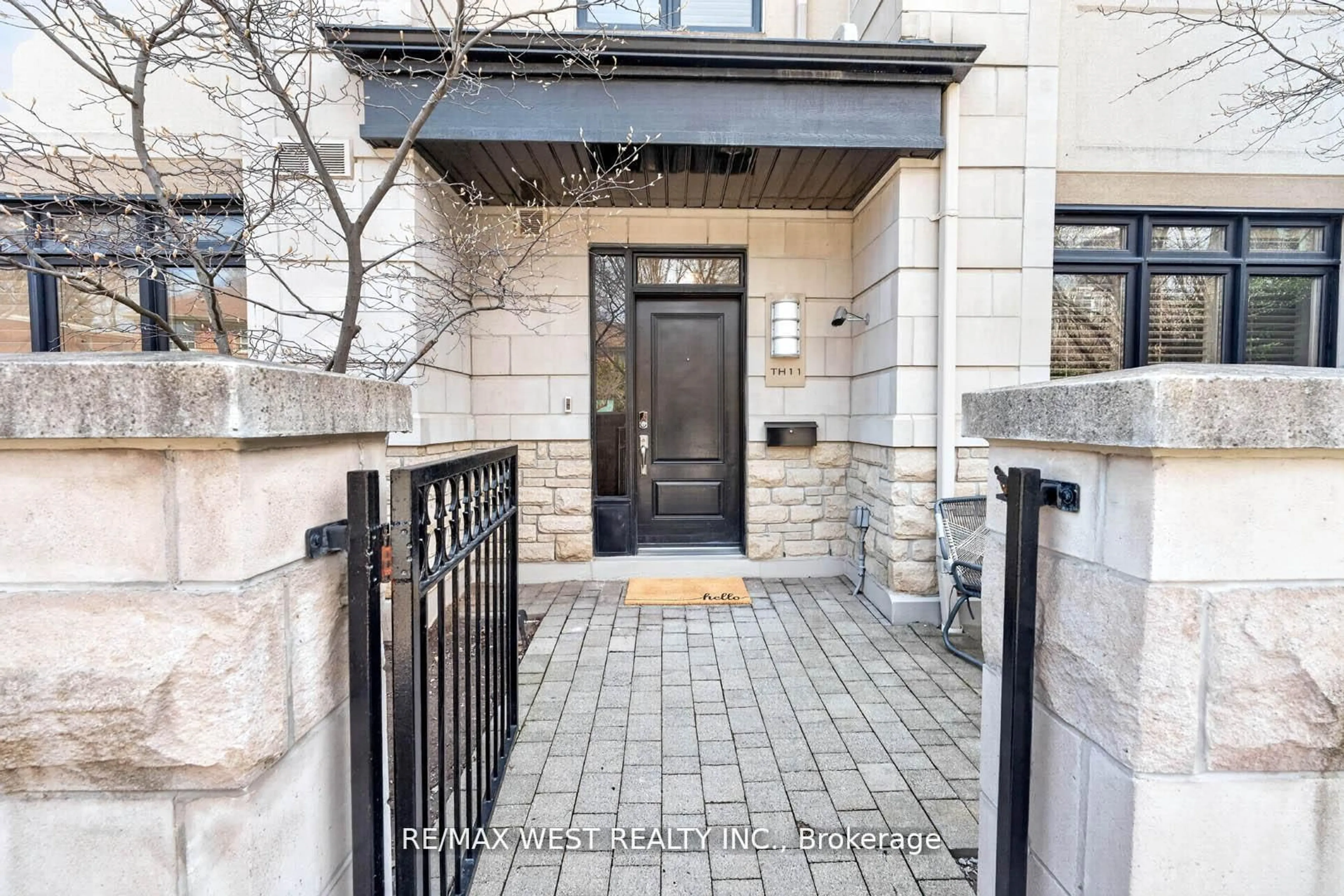 Indoor entryway for 7 Oakburn Cres #TH 11, Toronto Ontario M2N 2T5