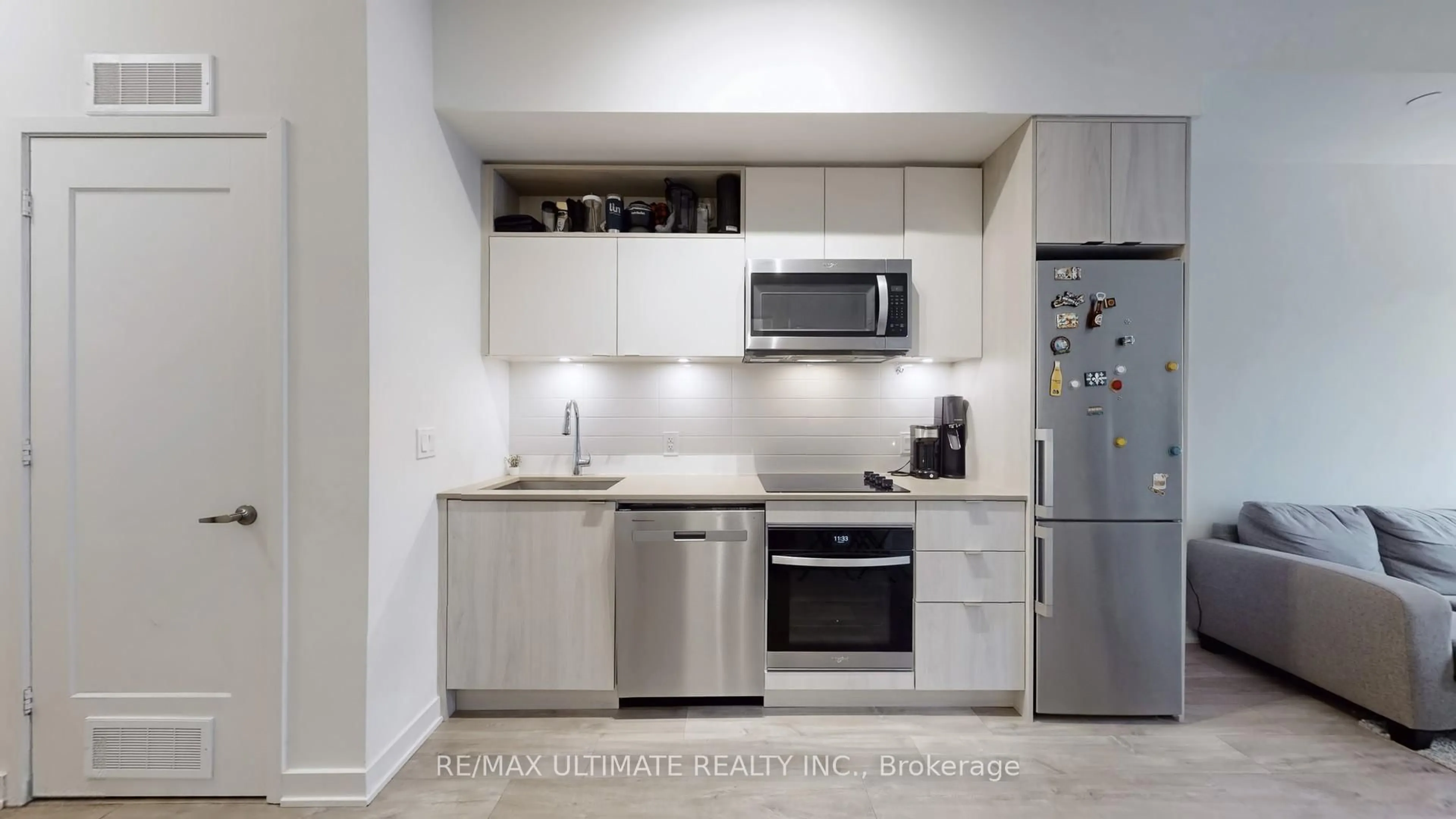 Standard kitchen, ceramic/tile floor for 135 Lower Sherbourne St #1740, Toronto Ontario M5A 1Y4