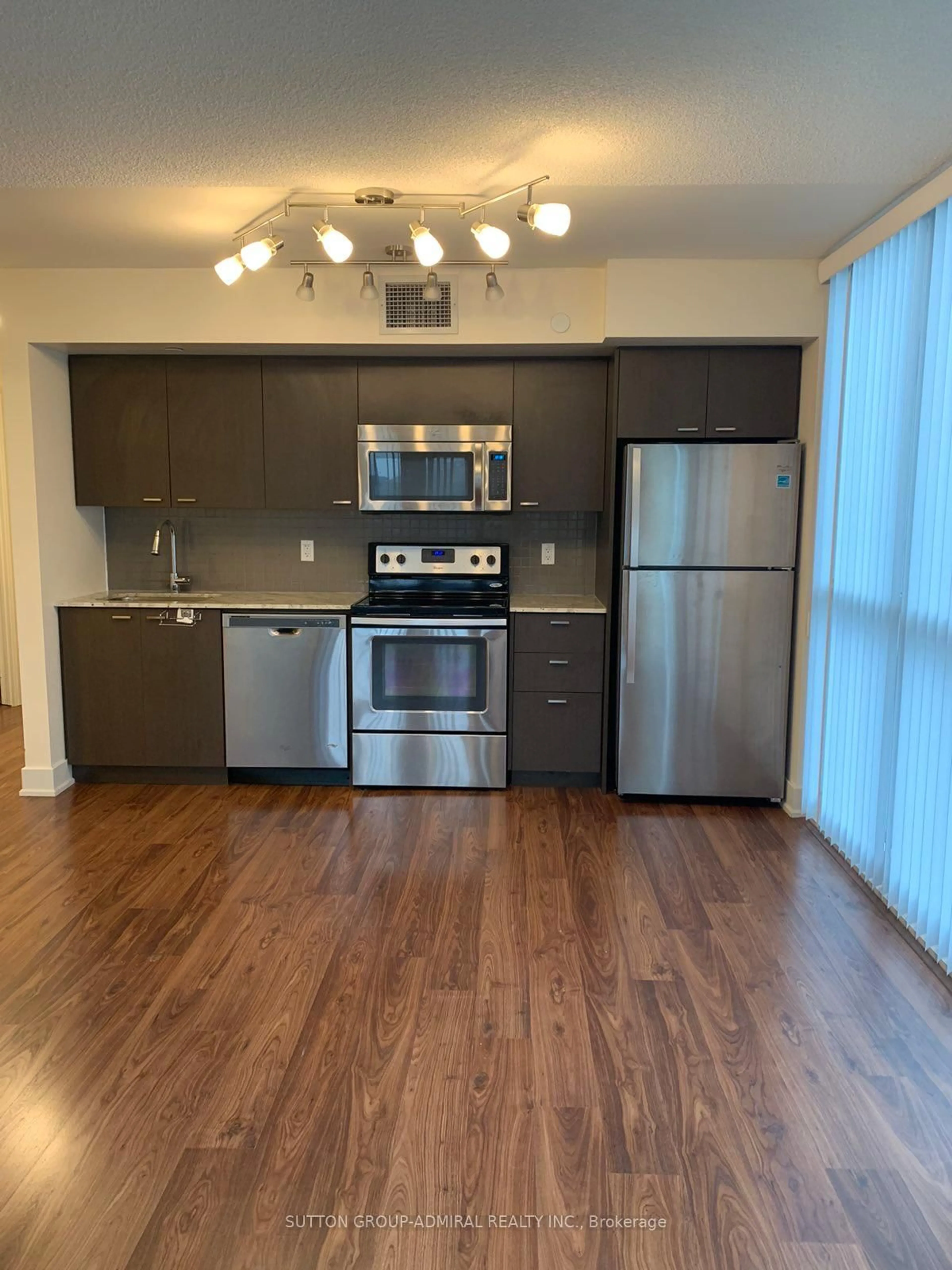Standard kitchen, wood/laminate floor for 88 Sheppard Ave #902, Toronto Ontario M2N 0G9