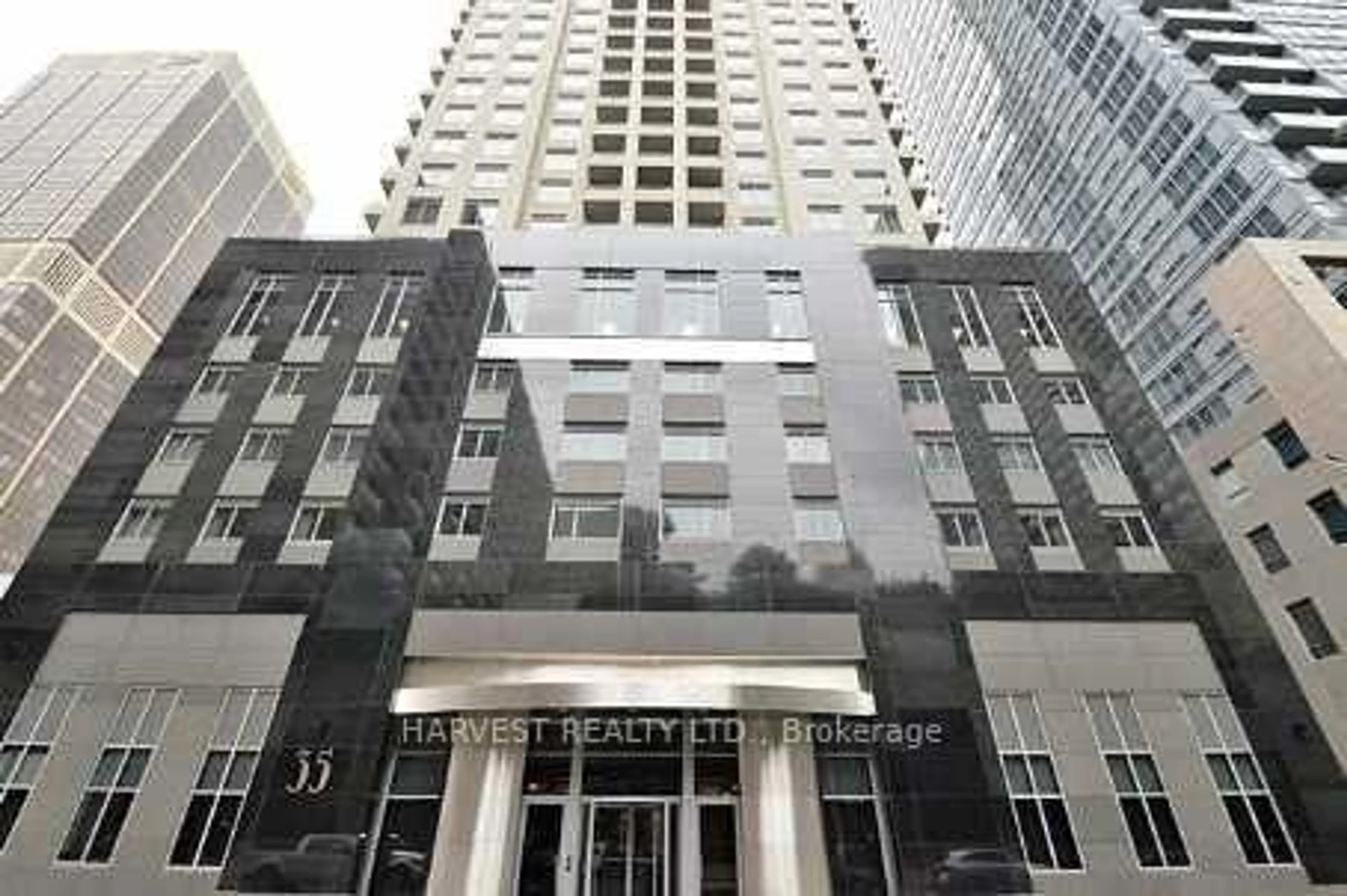 Indoor foyer for 35 Balmuto St #1506, Toronto Ontario M4Y 0A3