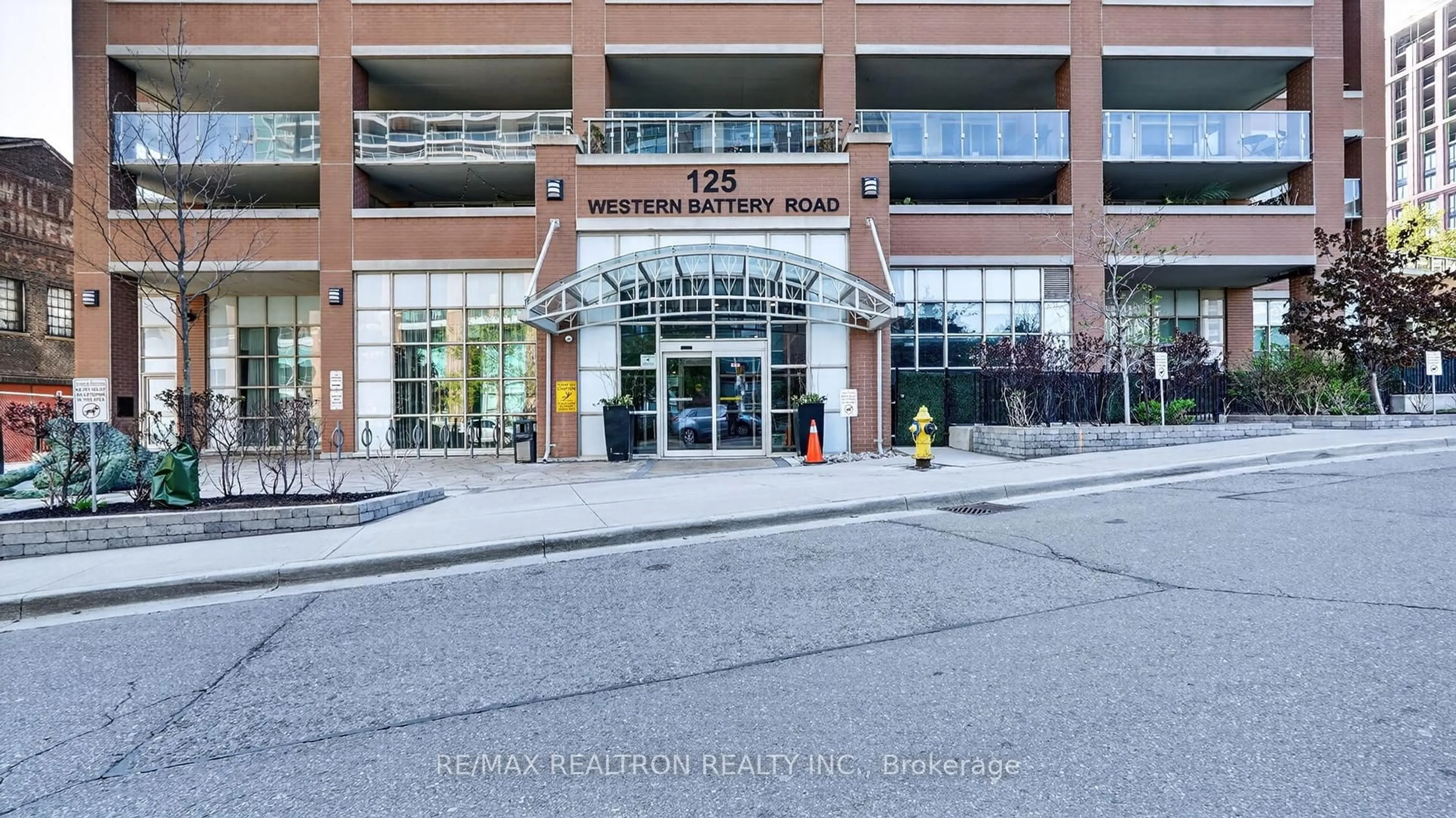 Indoor foyer for 125 Western Battery Rd #2902, Toronto Ontario M6K 3R8
