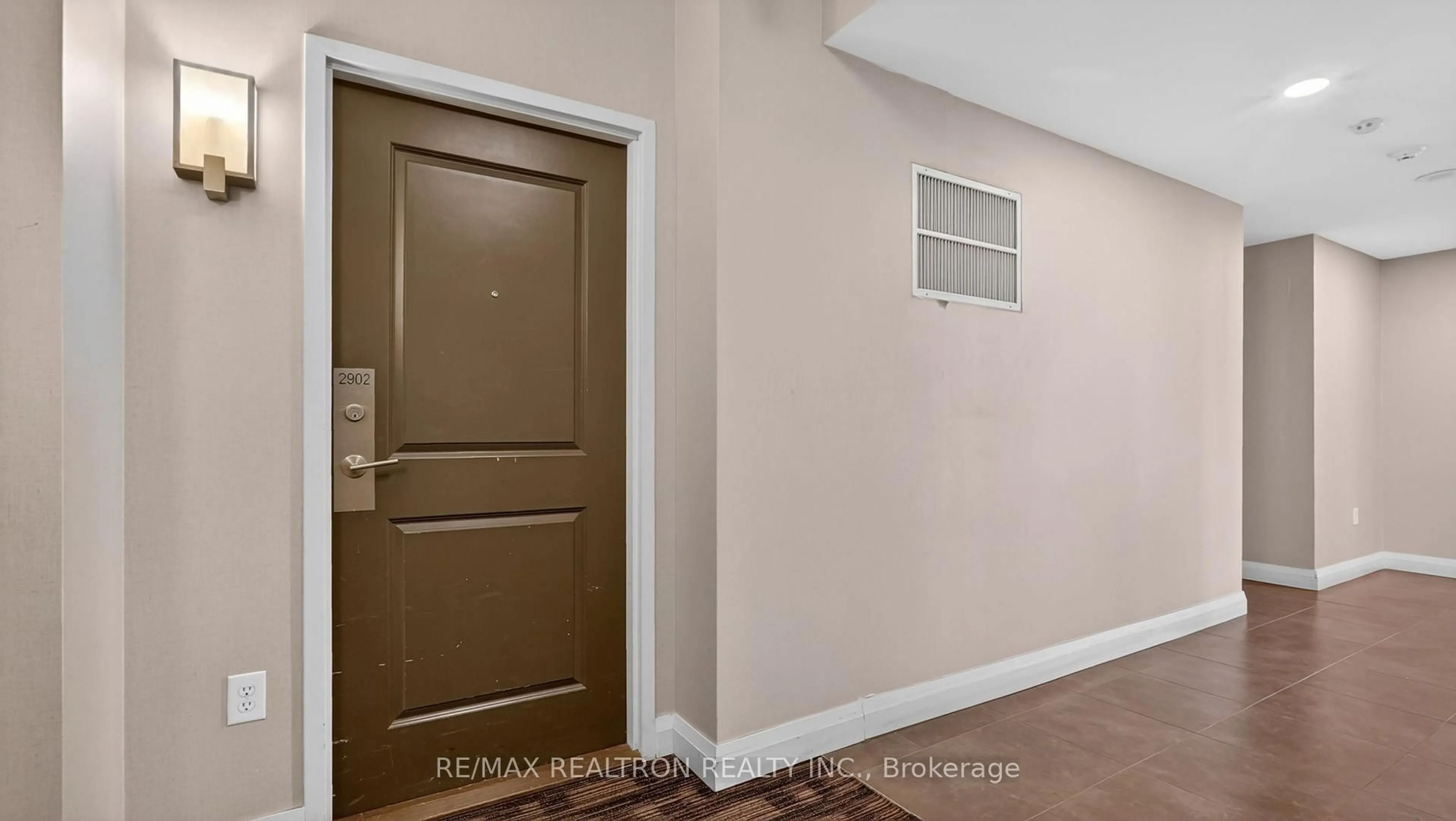 Indoor entryway for 125 Western Battery Rd #2902, Toronto Ontario M6K 3R8