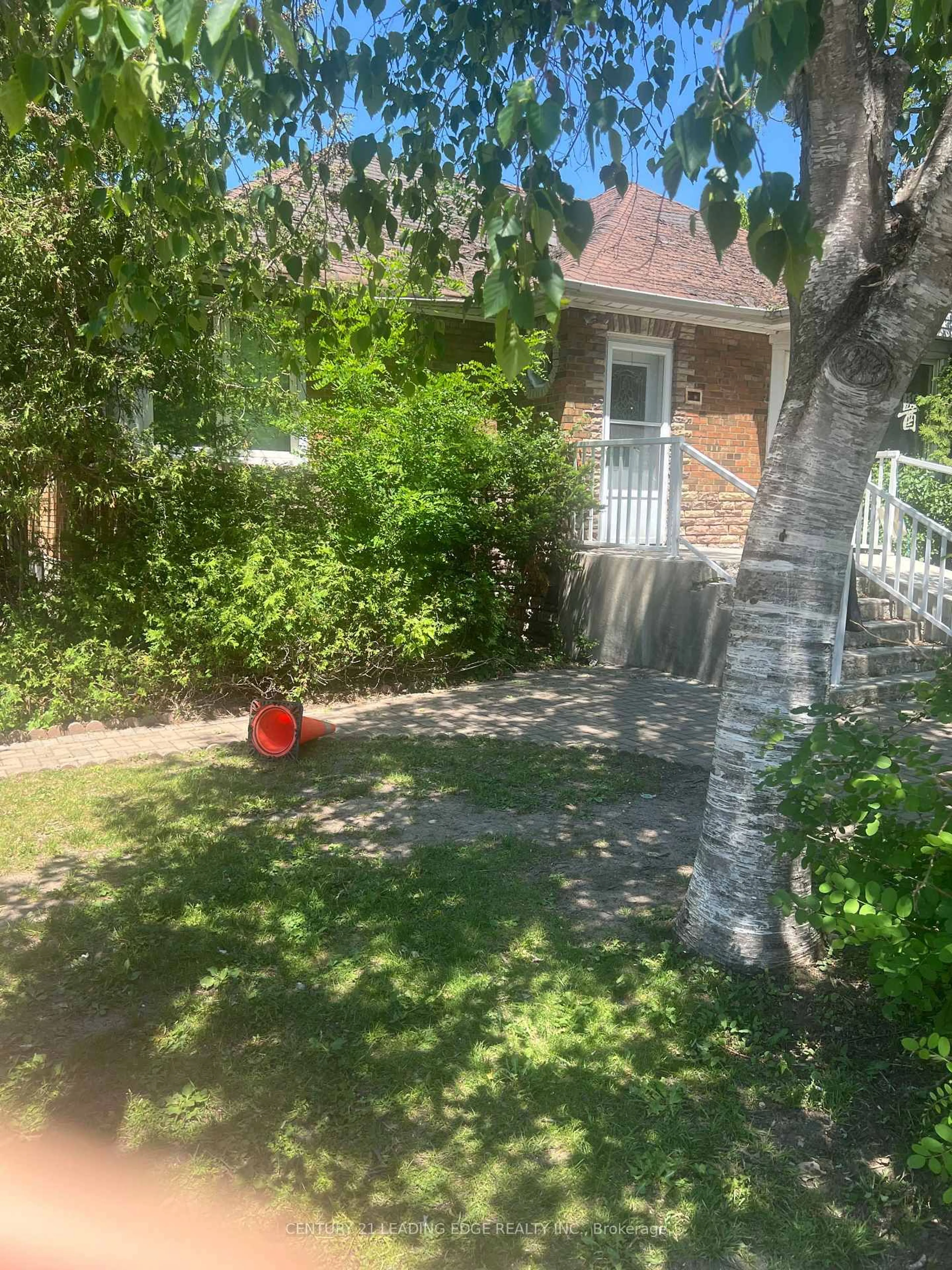 A pic from outside/outdoor area/front of a property/back of a property/a pic from drone, street for 230 Finch Ave, Toronto Ontario M2N 4S2