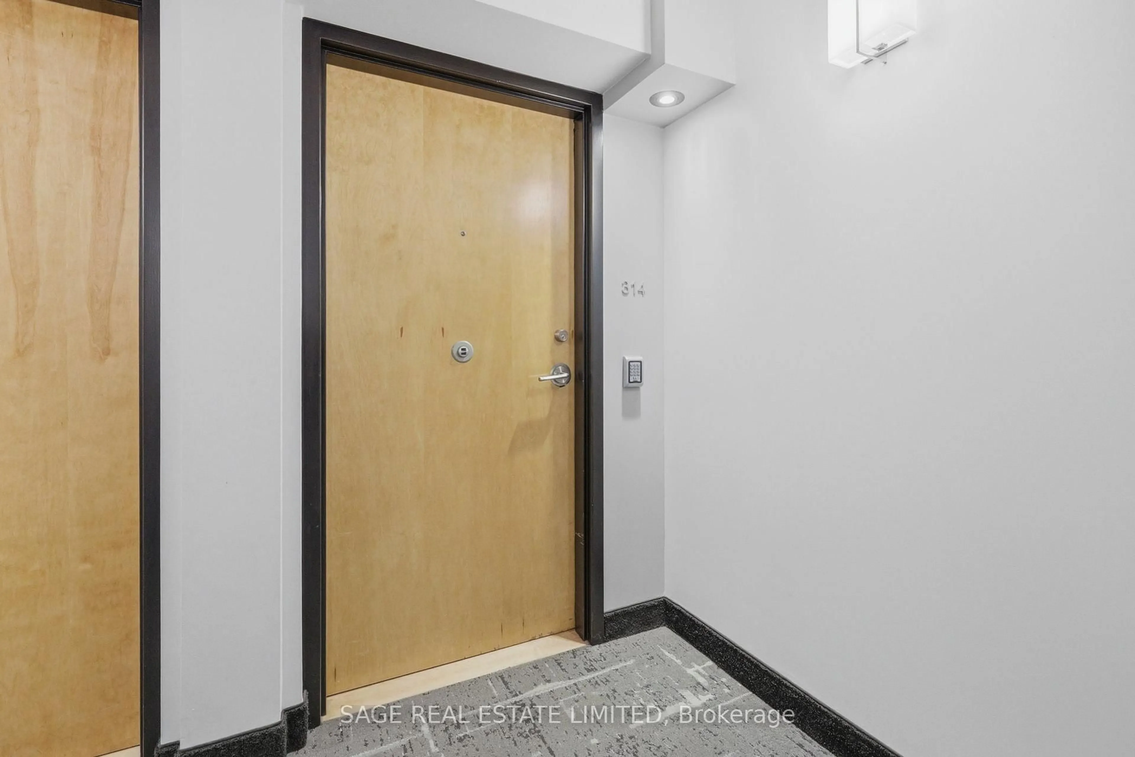 Indoor foyer for 39 Parliament St #314, Toronto Ontario M5A 4R2