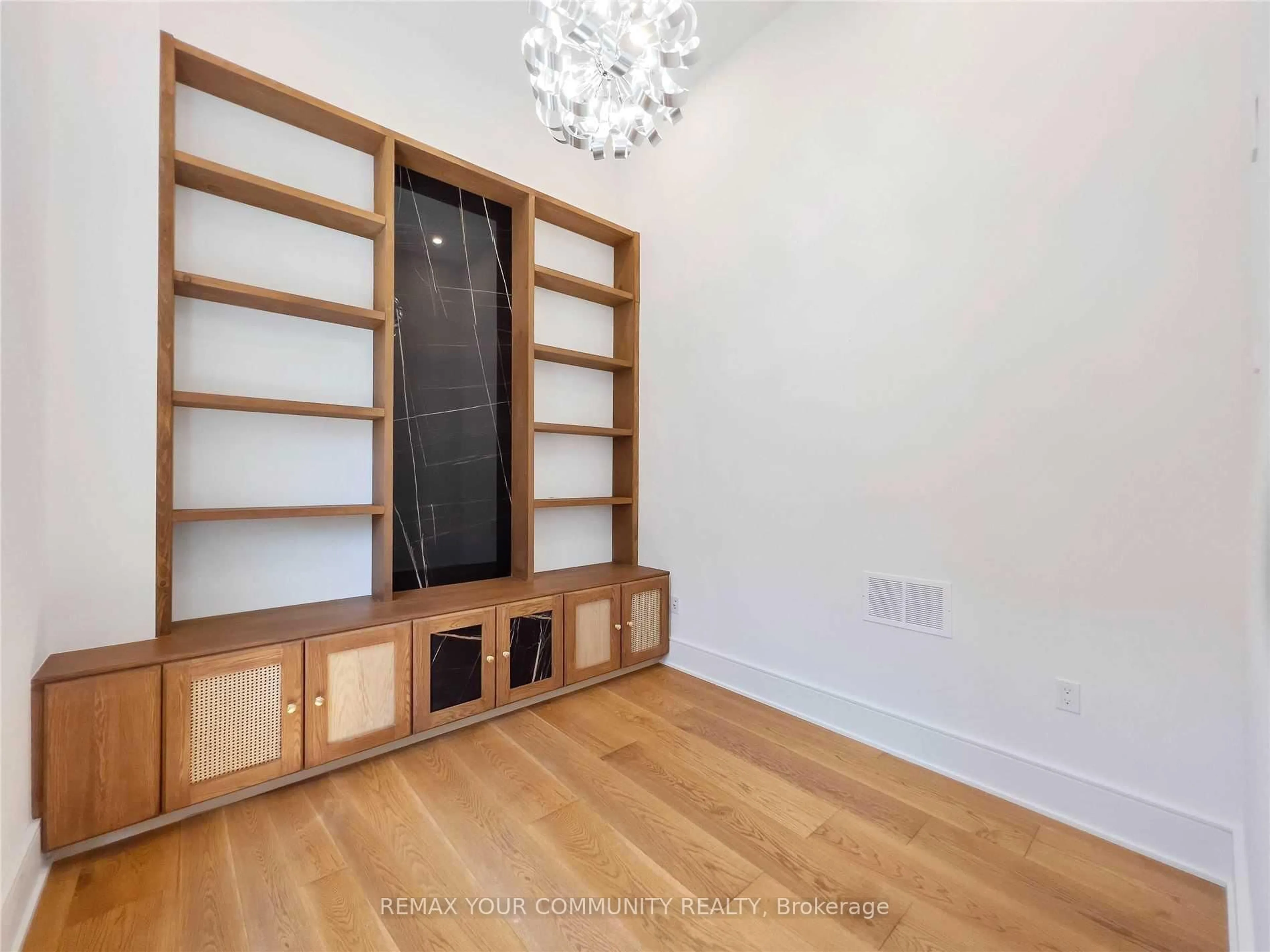 Unknown for 116 Park Home Ave, Toronto Ontario M2N 1W8