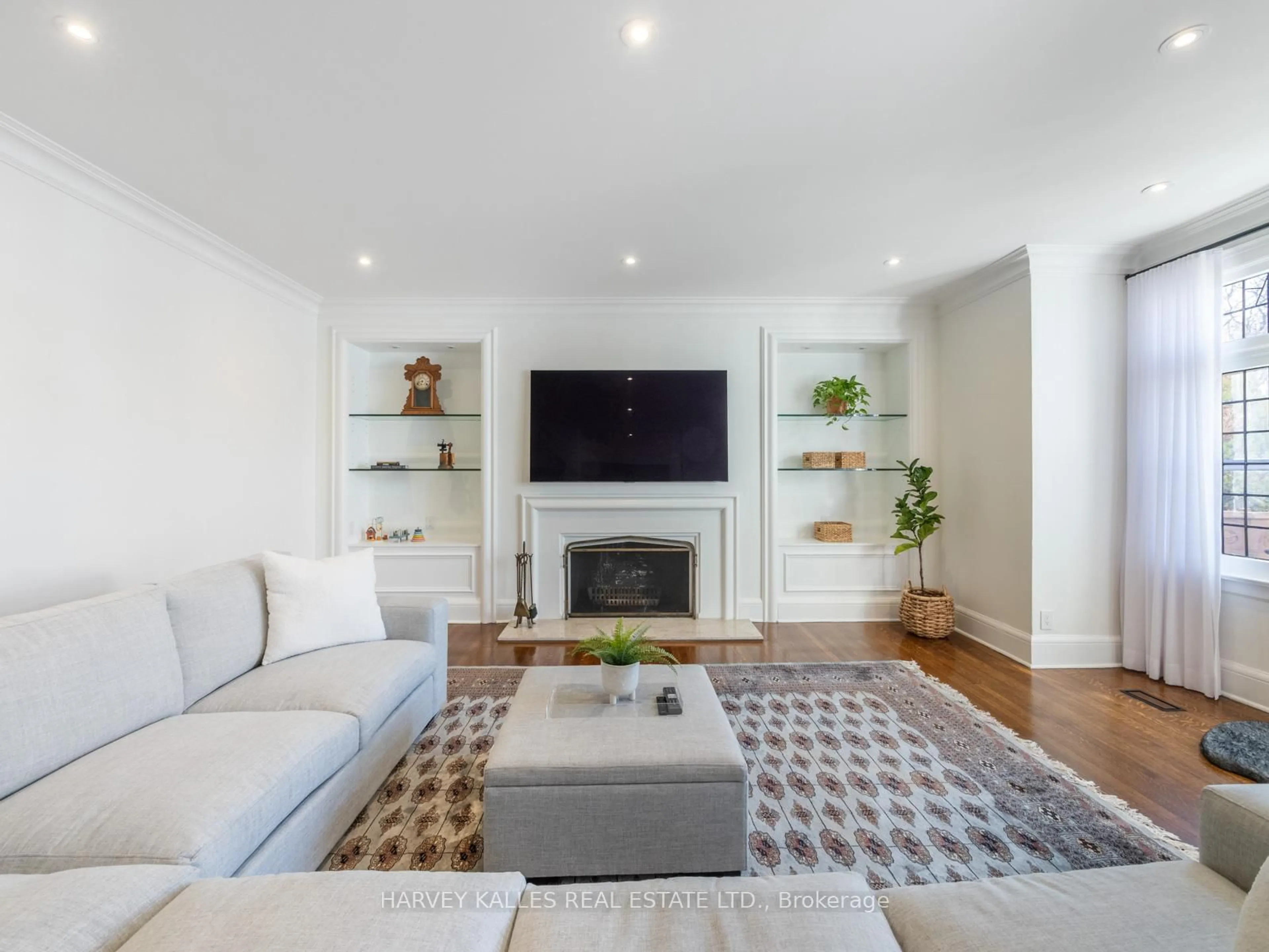Living room with furniture, wood/laminate floor for 90 Old Forest Hill Rd, Toronto Ontario M5P 2R5