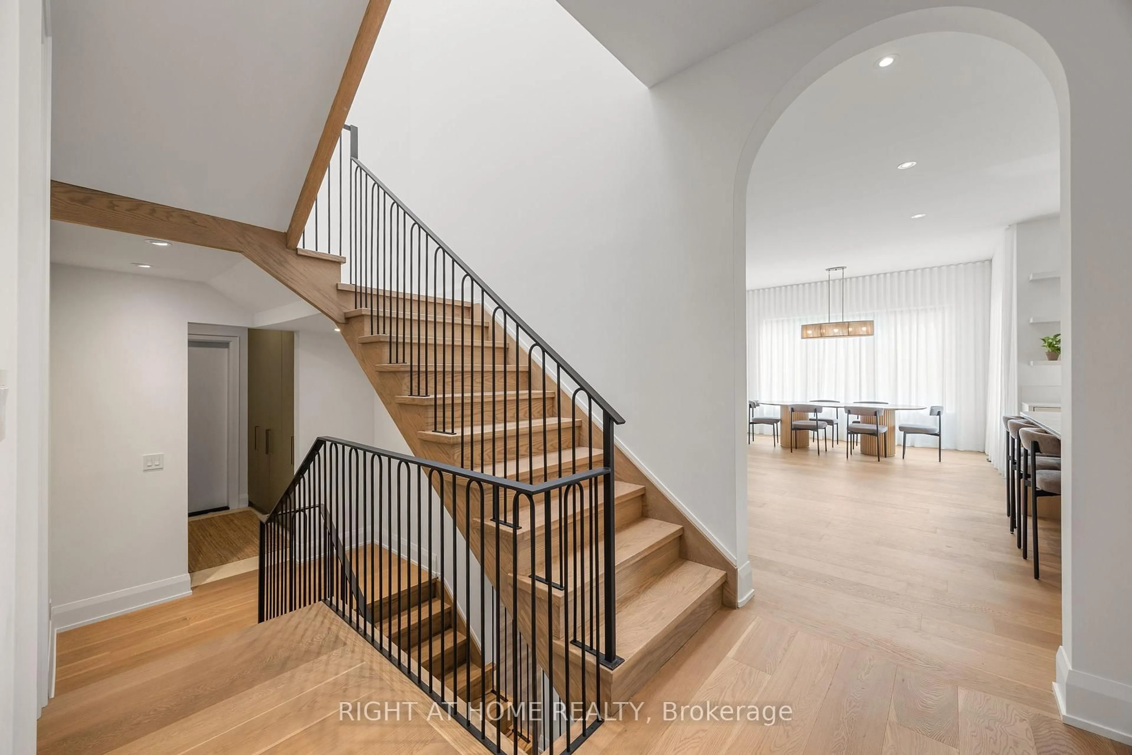 Indoor foyer for 59 Verwood Ave, Toronto Ontario M3H 2K8