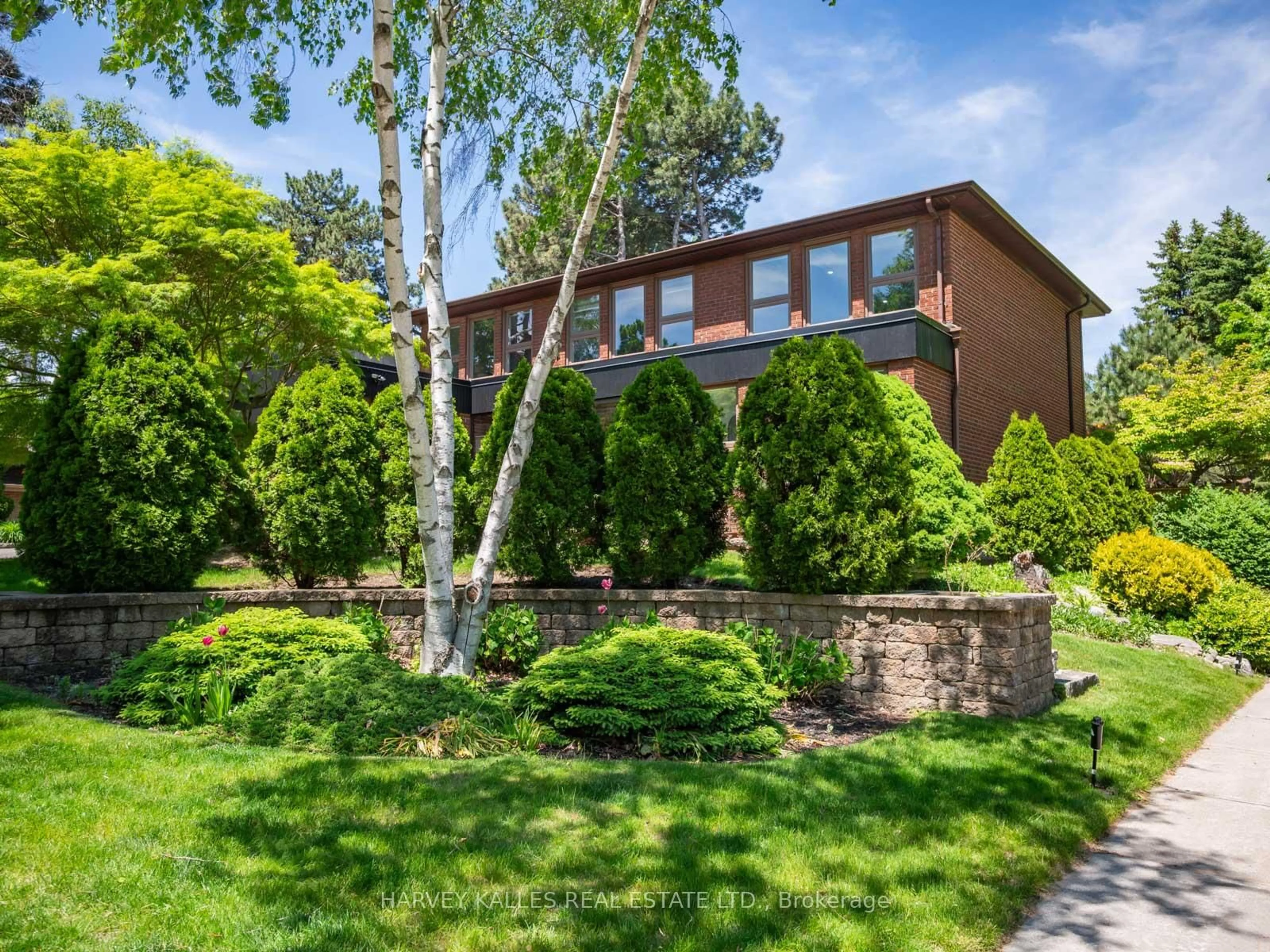Unknown for 8 Caravan Dr, Toronto Ontario M3B 1N1