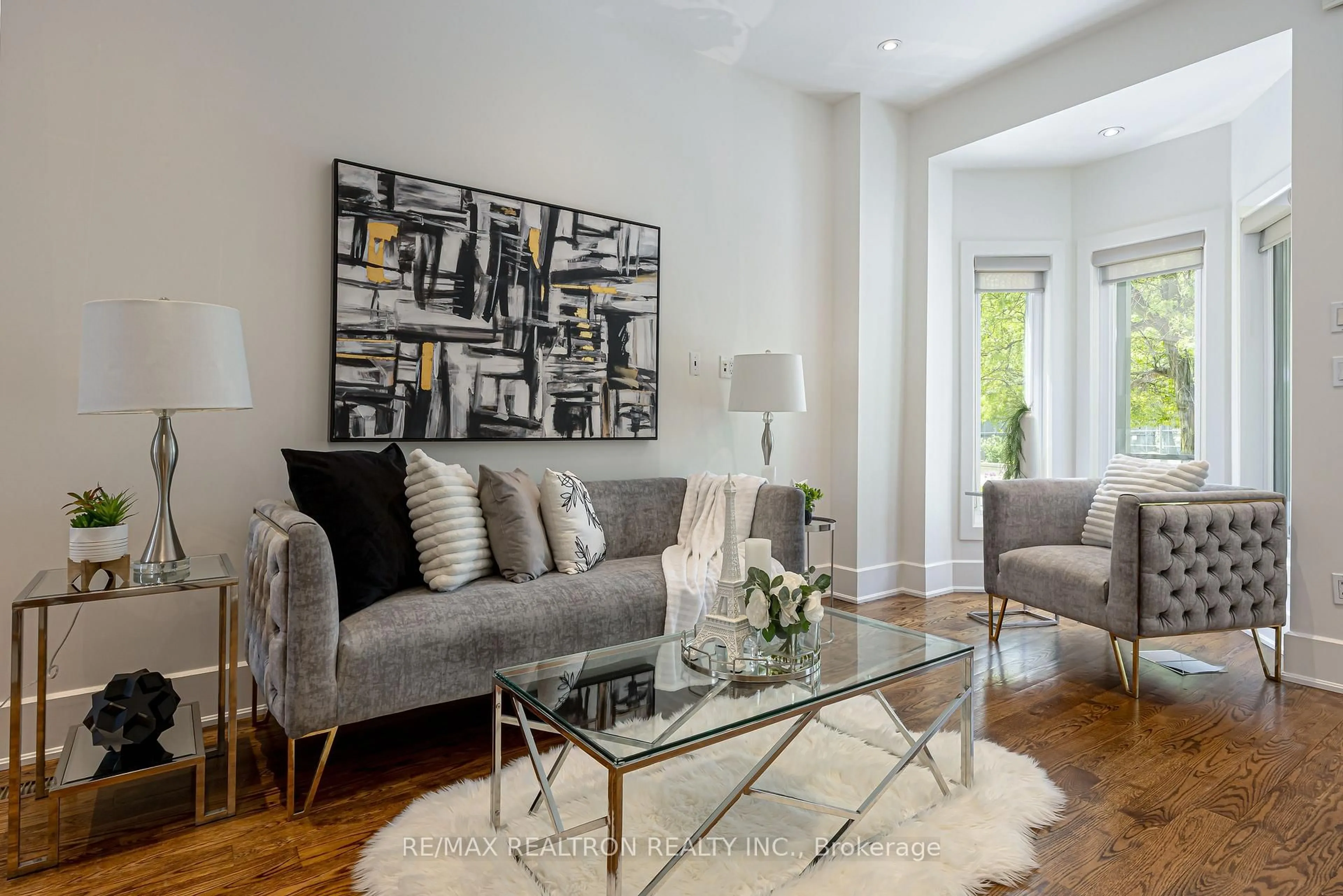 Living room with furniture, unknown for 93 Walnut Ave, Toronto Ontario M5V 2S1