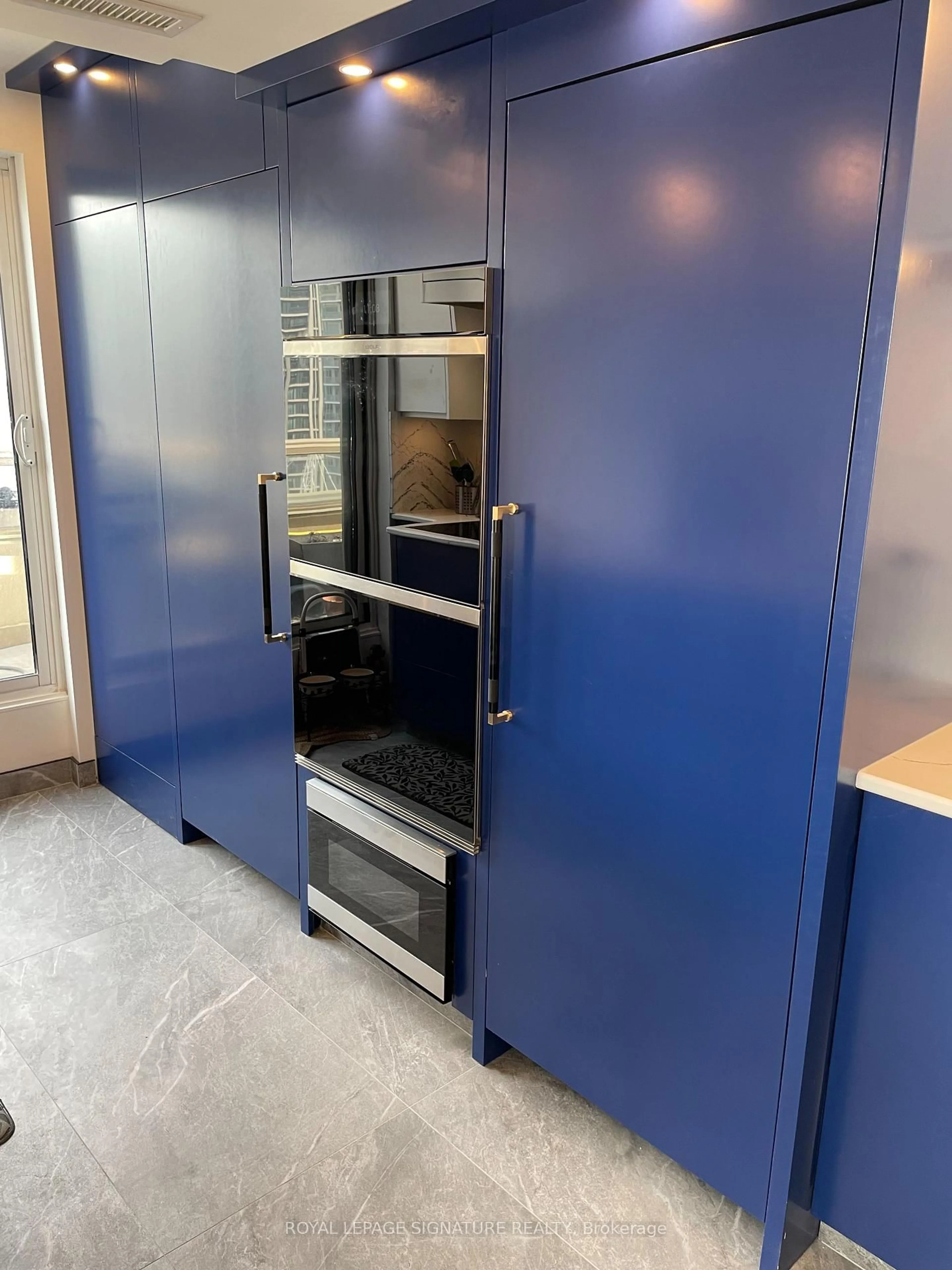 Standard kitchen, unknown for 900 Mt Pleasant Rd #1801, Toronto Ontario M4P 3J9