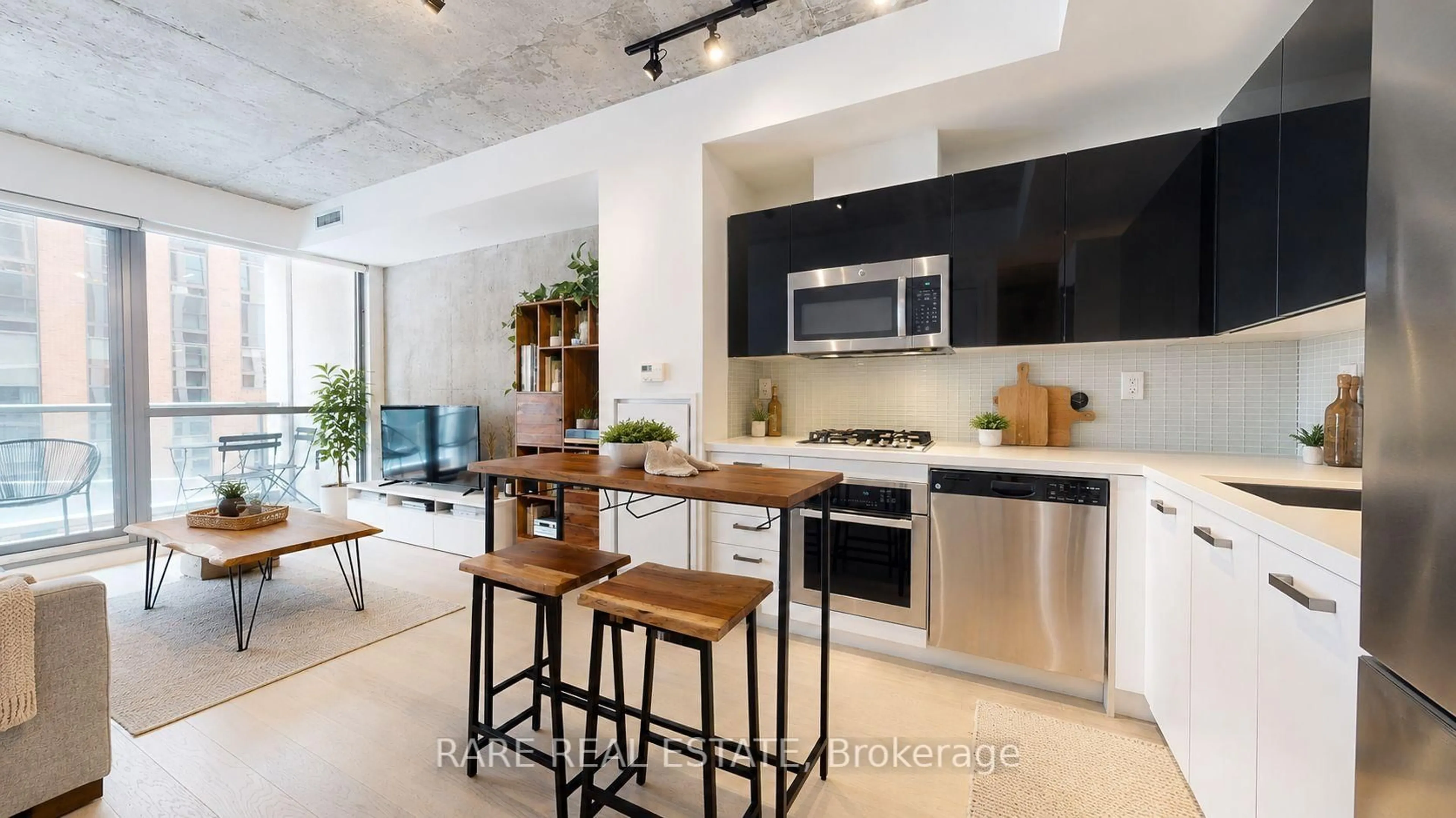 Open concept kitchen, ceramic/tile floor for 39 Brant St #421, Toronto Ontario M5V 0M8