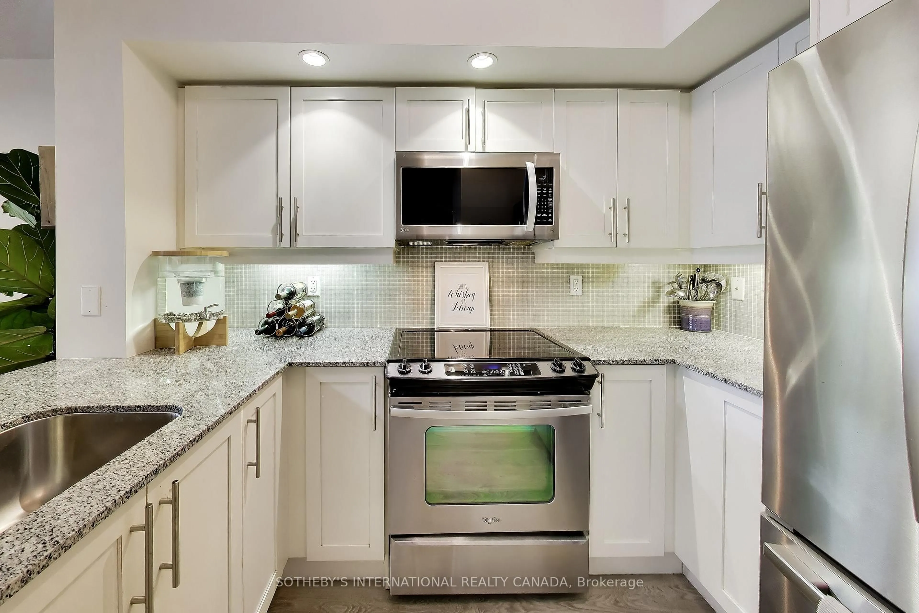 Standard kitchen, ceramic/tile floor for 85 East Liberty St #720, Toronto Ontario M6K 3R4
