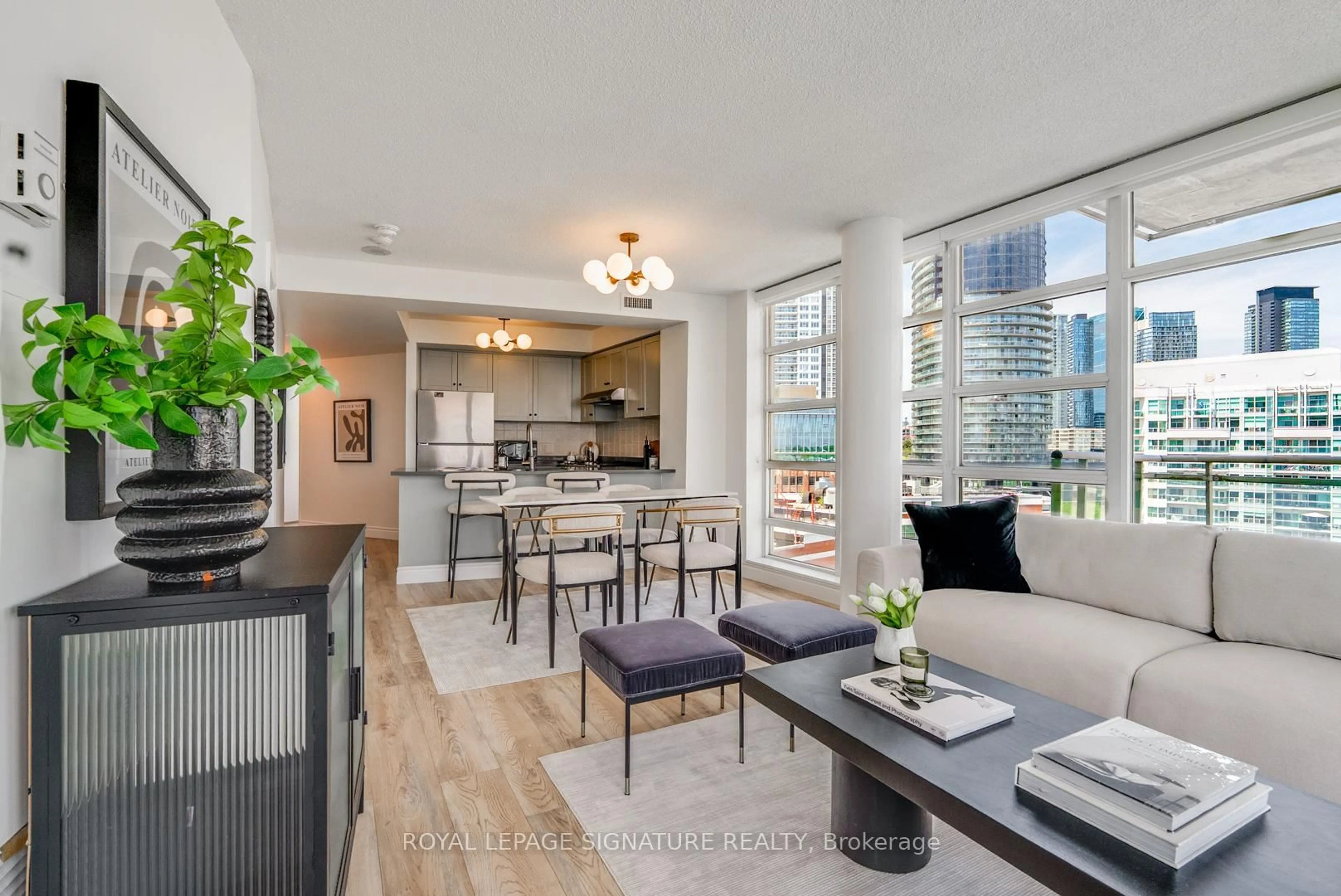 Open concept kitchen, unknown for 650 Queens Quay #1007, Toronto Ontario M5V 3Y7