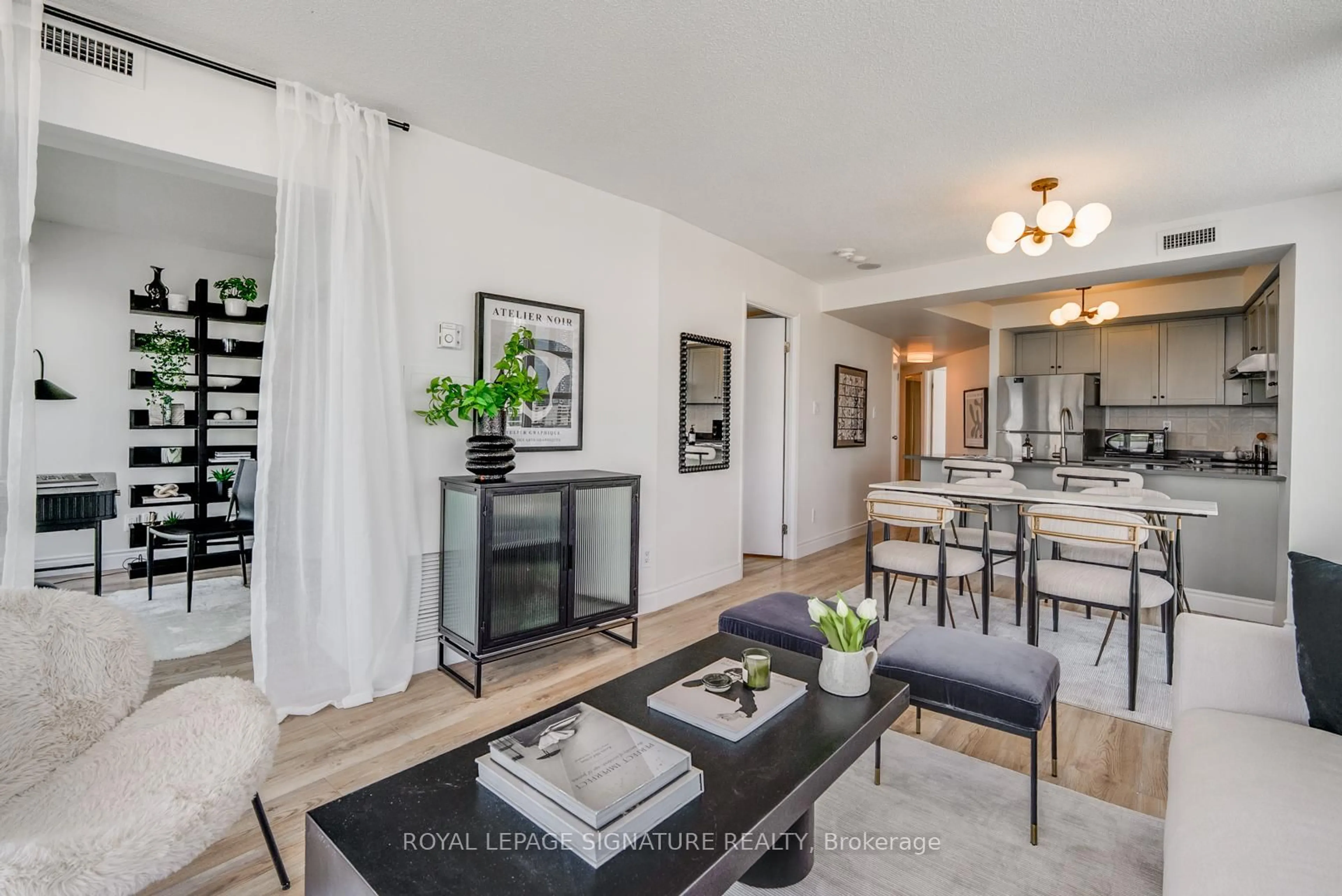 Living room with furniture, unknown for 650 Queens Quay #1007, Toronto Ontario M5V 3Y7
