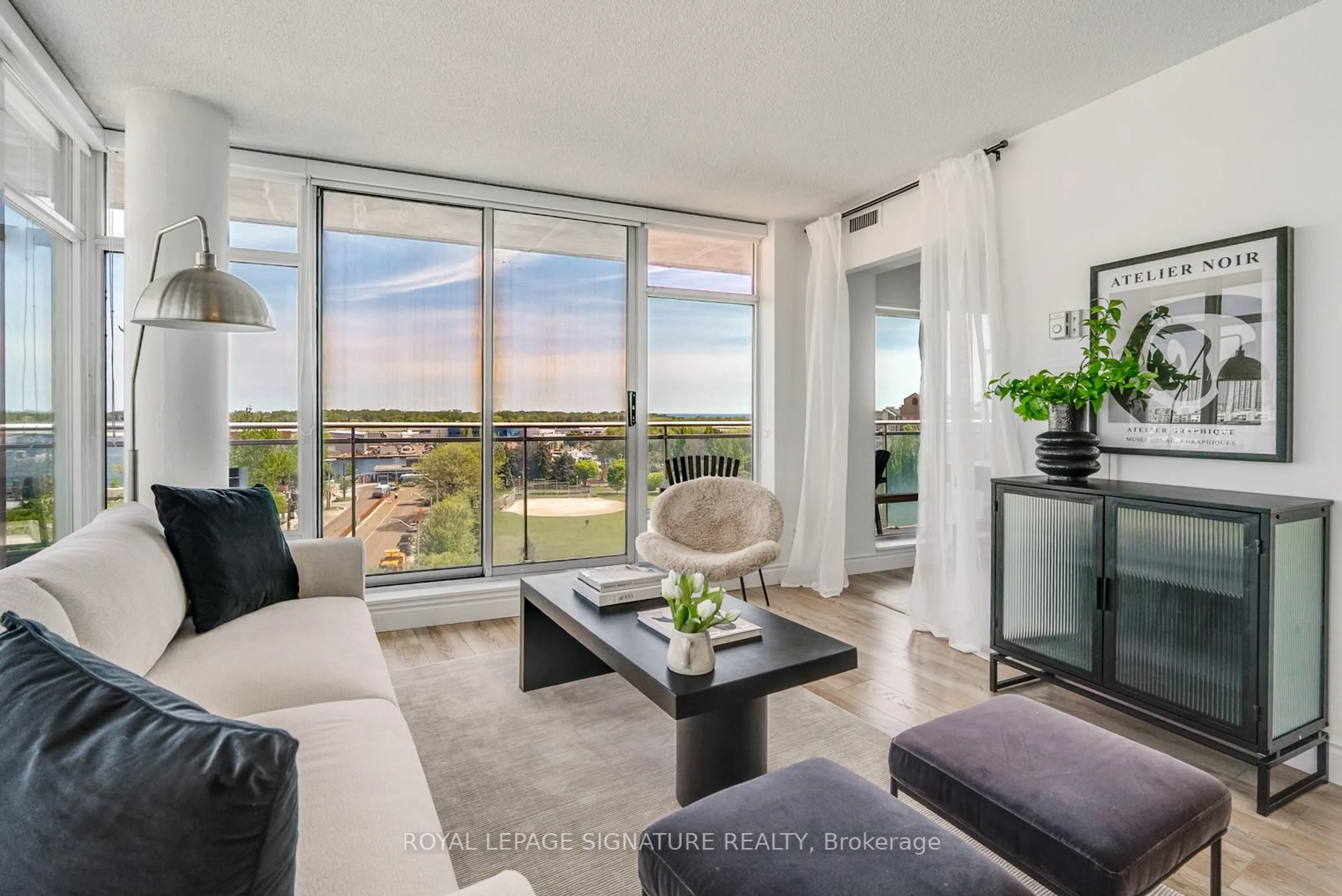 Living room with furniture, unknown for 650 Queens Quay #1007, Toronto Ontario M5V 3Y7