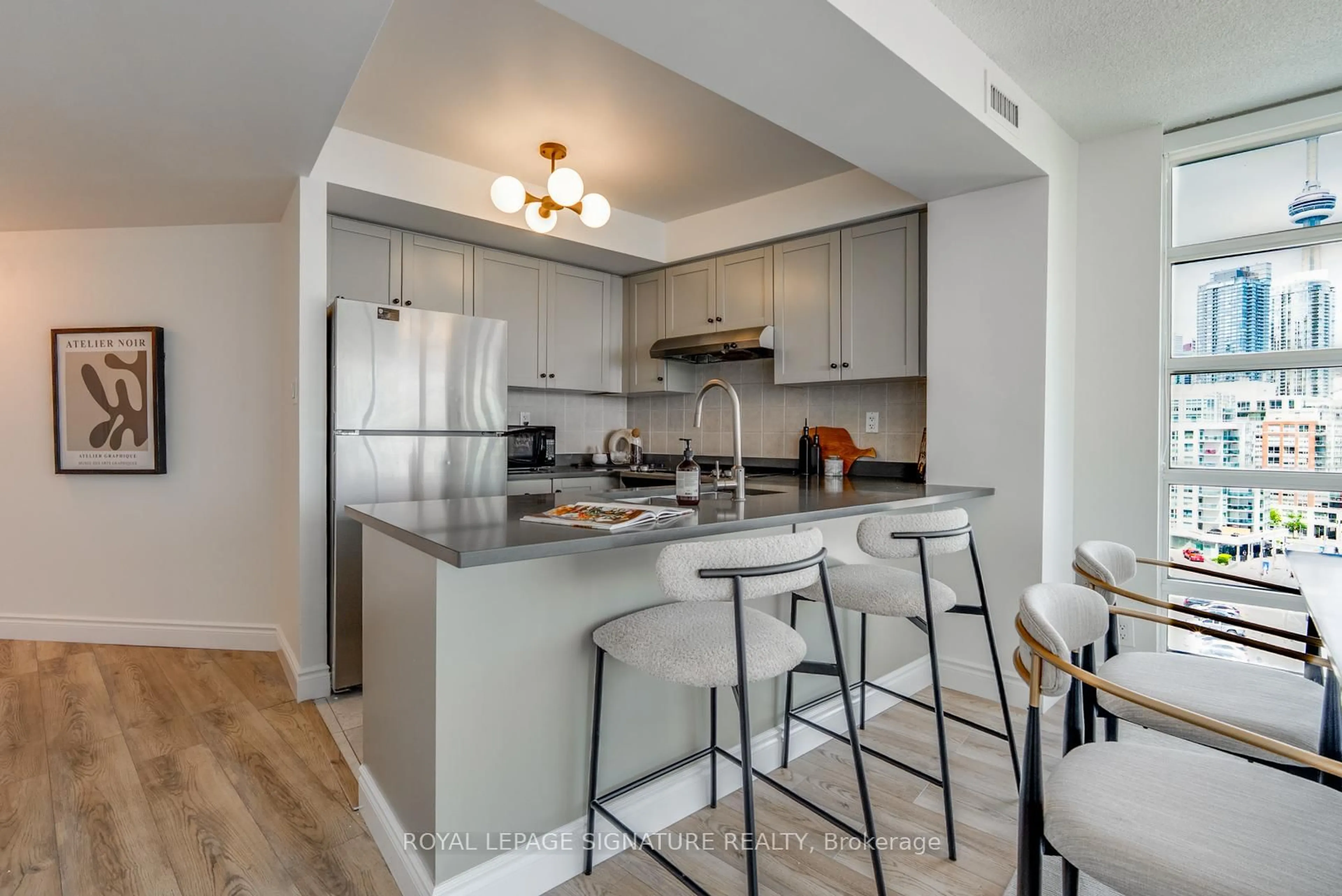Open concept kitchen, unknown for 650 Queens Quay #1007, Toronto Ontario M5V 3Y7