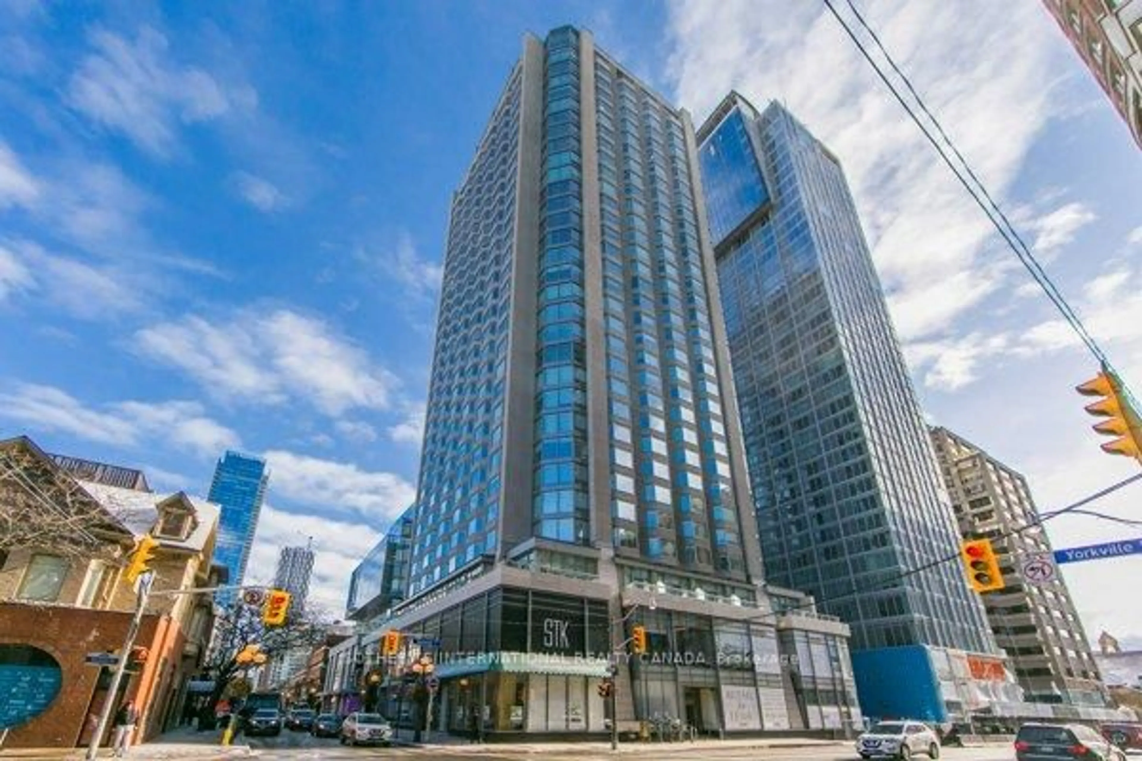 Indoor foyer for 155 Yorkville Ave #2018, Toronto Ontario M5R 0B4