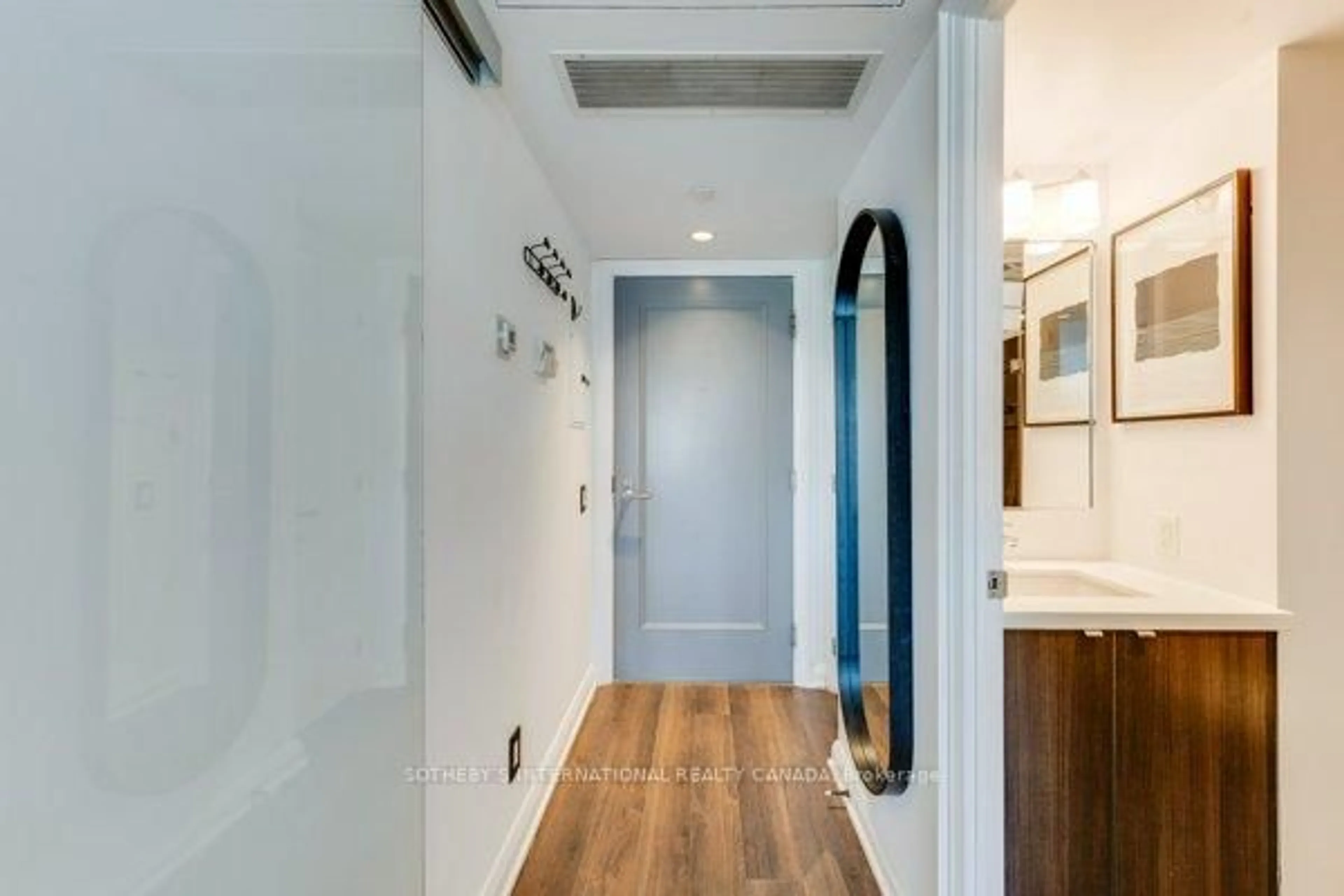 Indoor entryway for 155 Yorkville Ave #2018, Toronto Ontario M5R 0B4