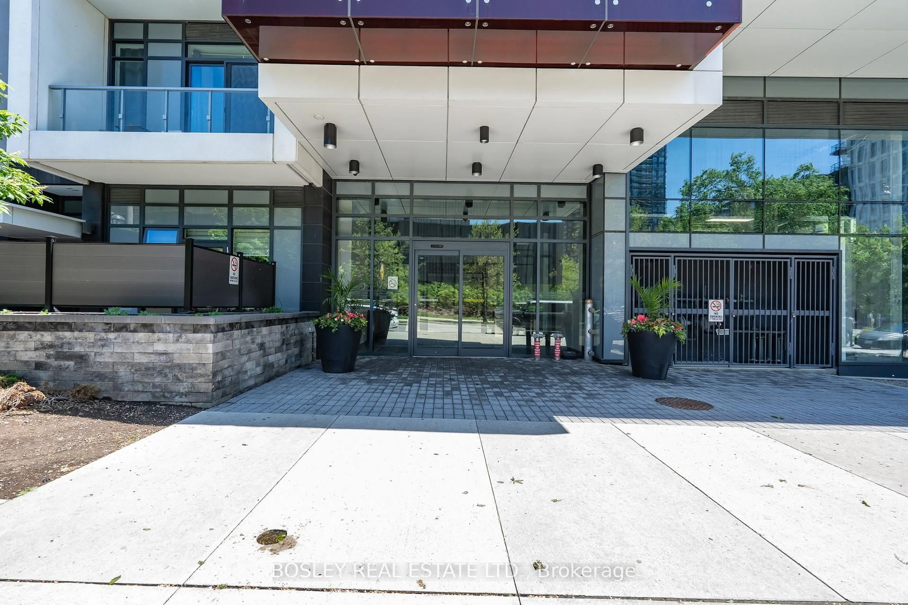 Indoor foyer for 225 Sumach St #204, Toronto Ontario M5A 0P8