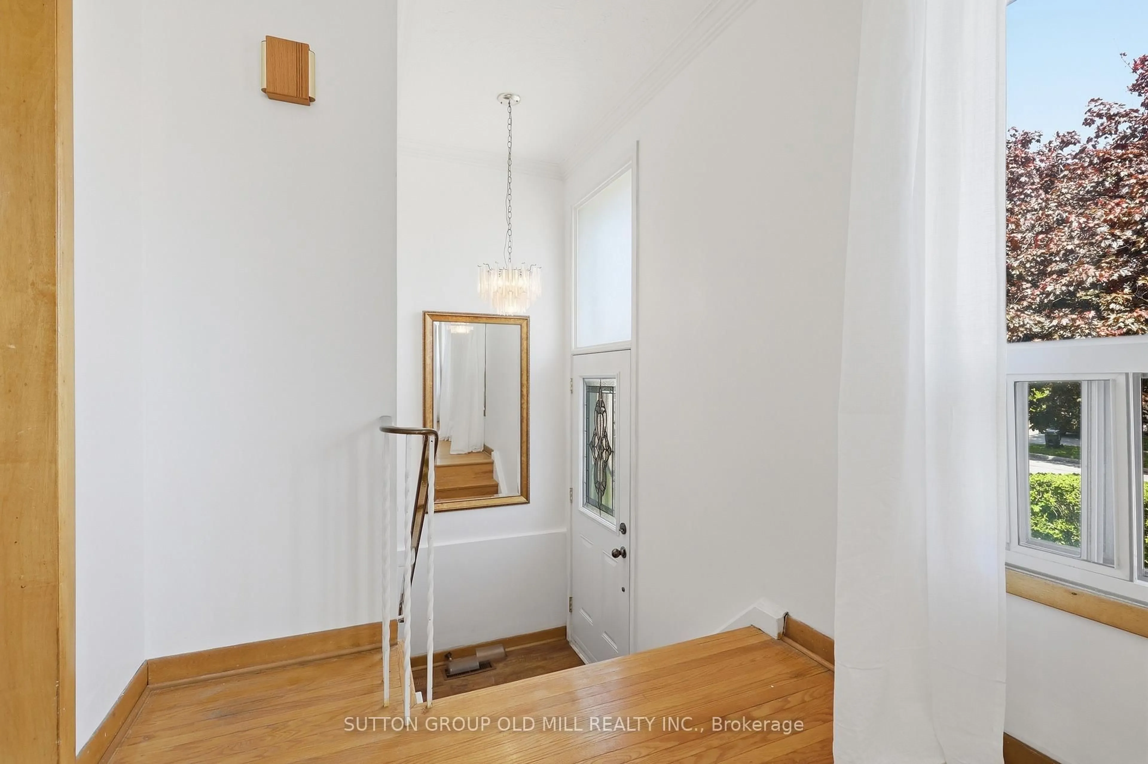 Indoor entryway for 94 Muirhead Rd, Toronto Ontario M2J 3W4