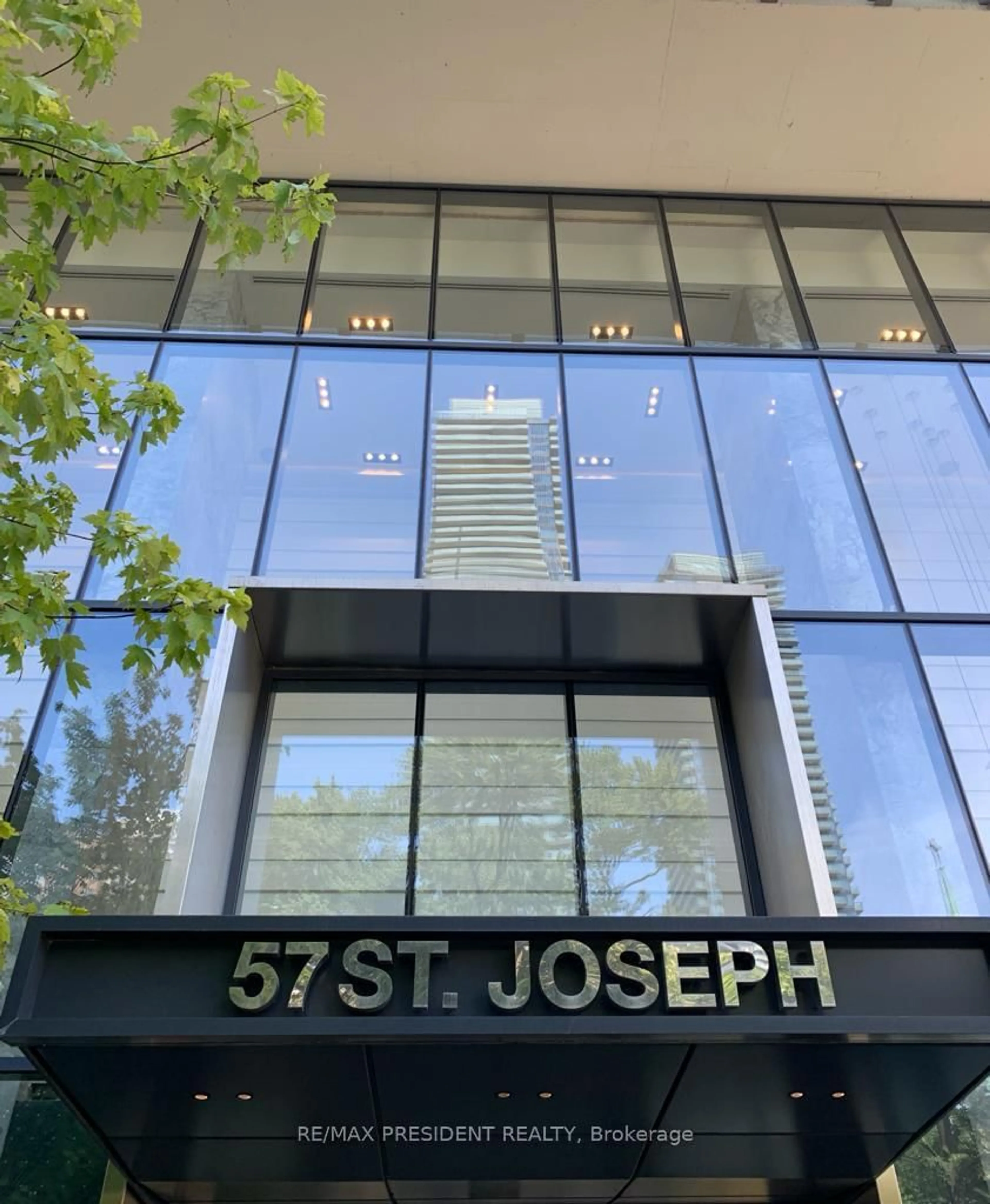 Indoor foyer for 57 St Joseph St #913, Toronto Ontario M5S 0C5