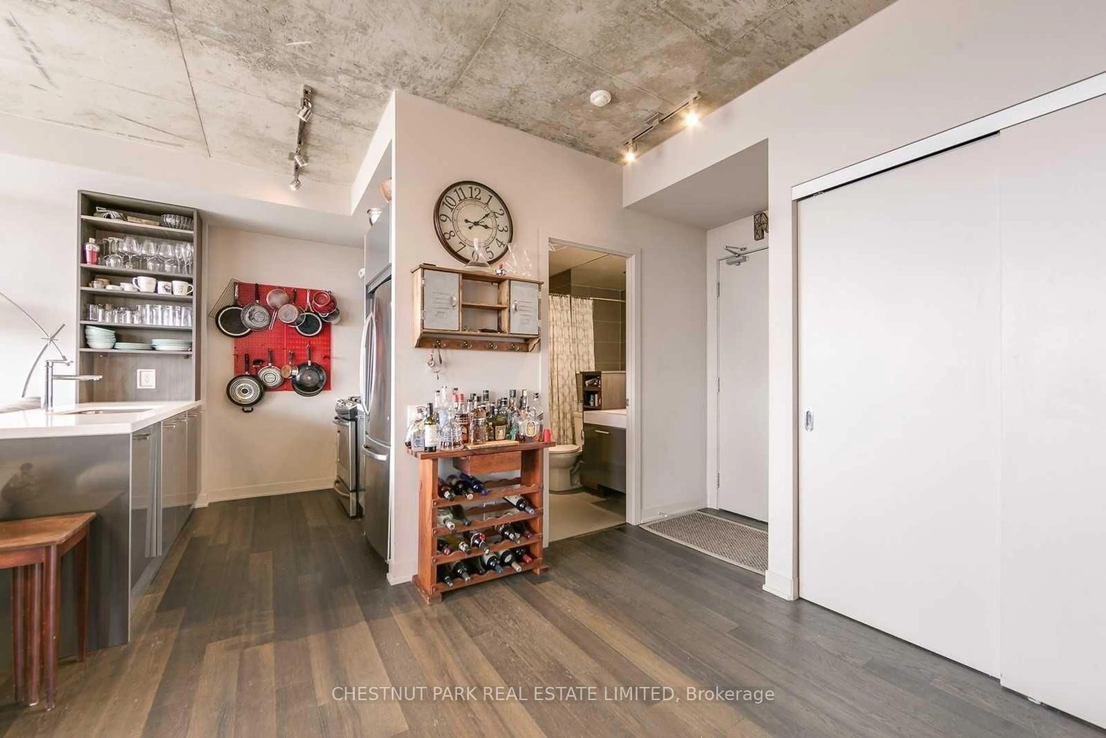 Indoor entryway for 318 King St #1009, Toronto Ontario M5A 1K6