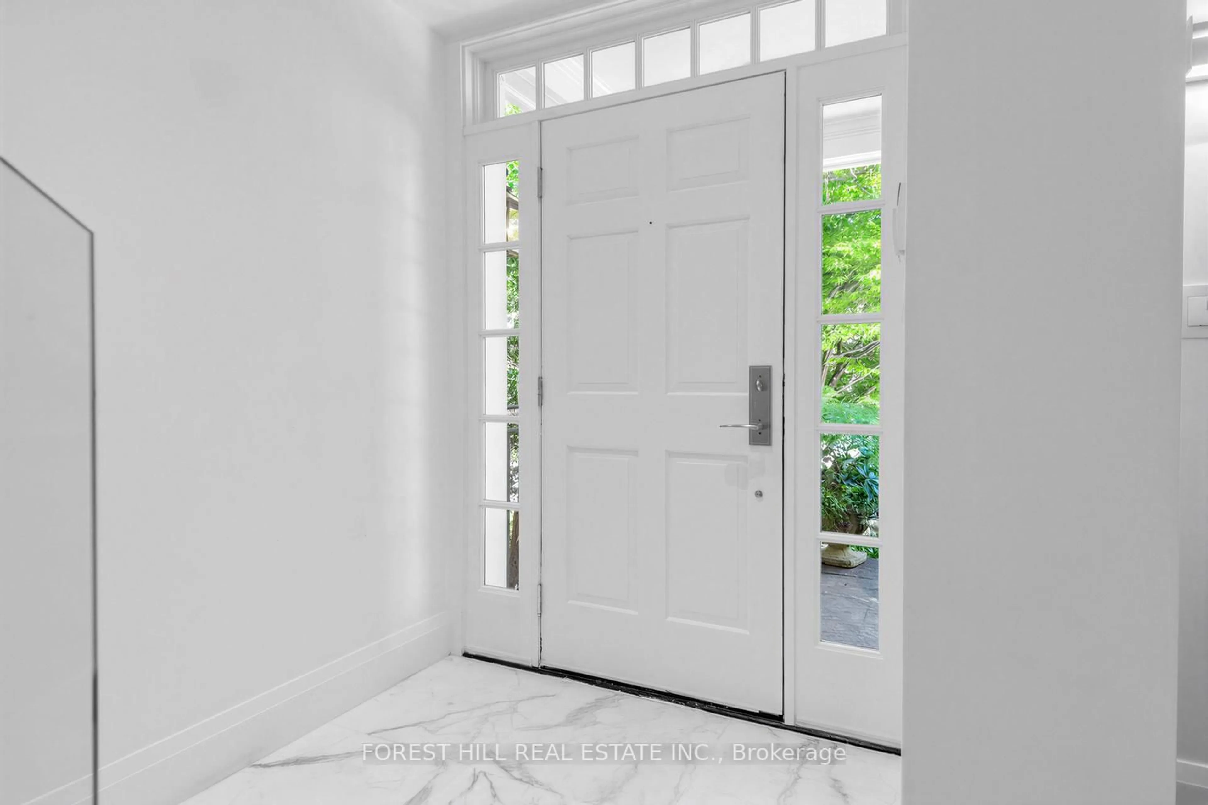 Indoor entryway for 309 Lonsdale Rd, Toronto Ontario M4V 1X3
