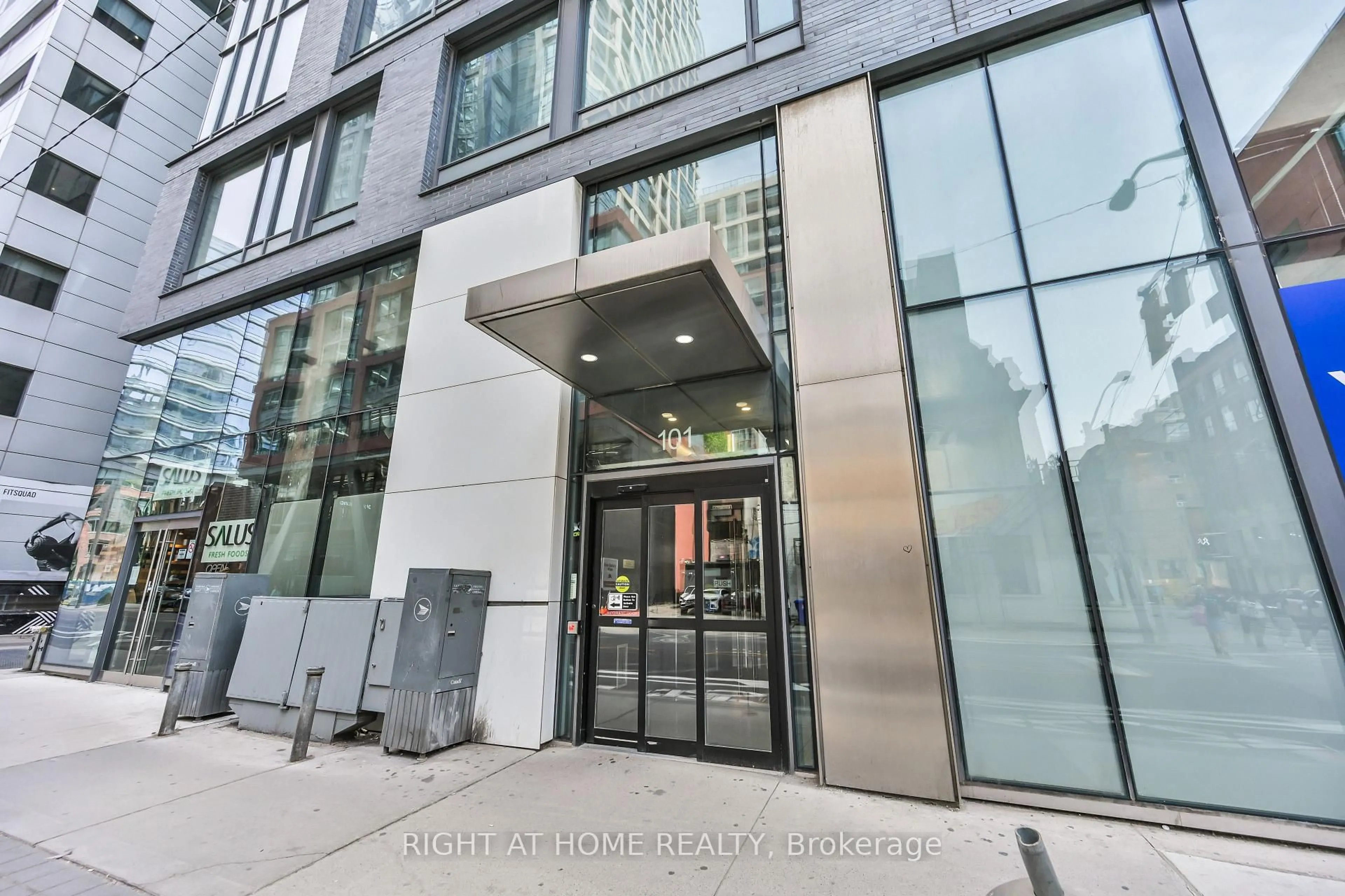 Indoor foyer for 101 Peter St #3903, Toronto Ontario M5V 0G6
