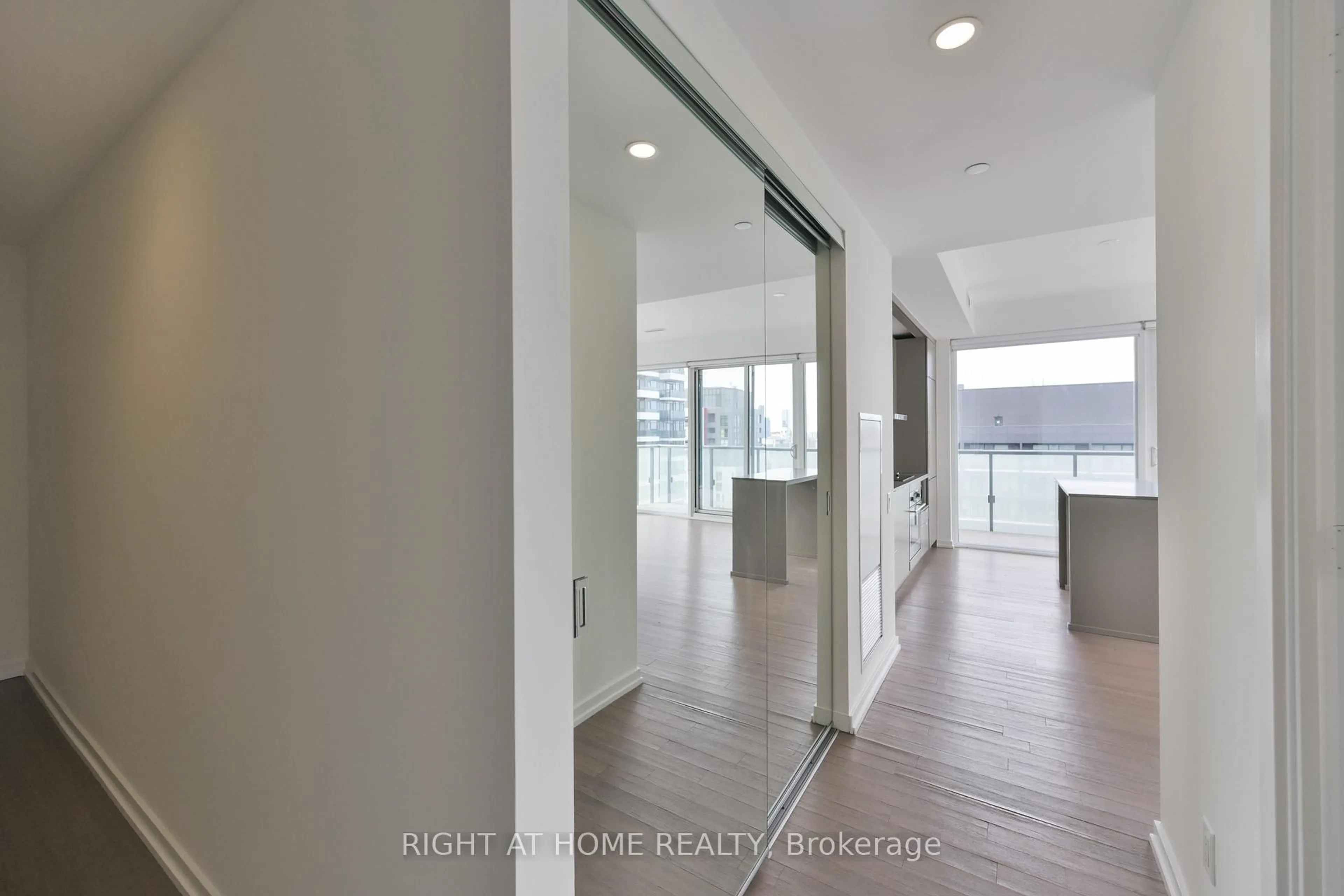 Indoor entryway for 101 Peter St #3903, Toronto Ontario M5V 0G6