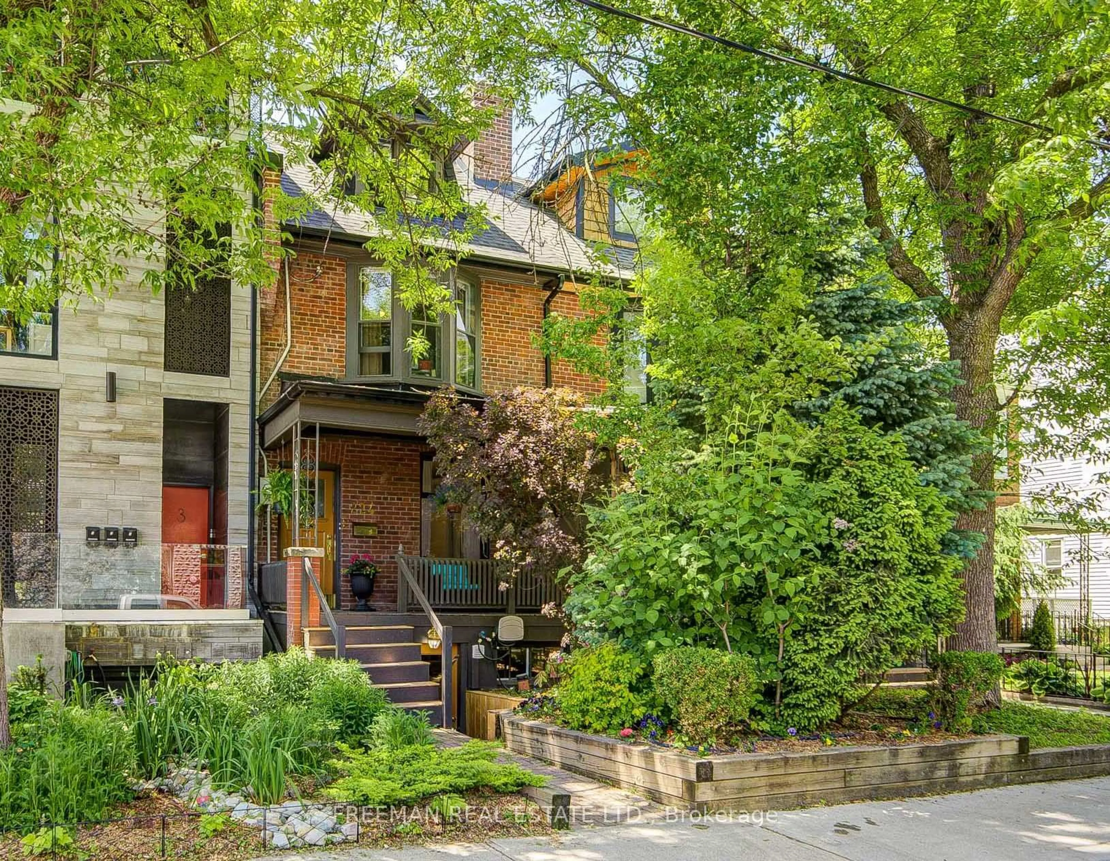 Home with brick exterior material, street for 224 Lippincott St, Toronto Ontario M5S 2P5