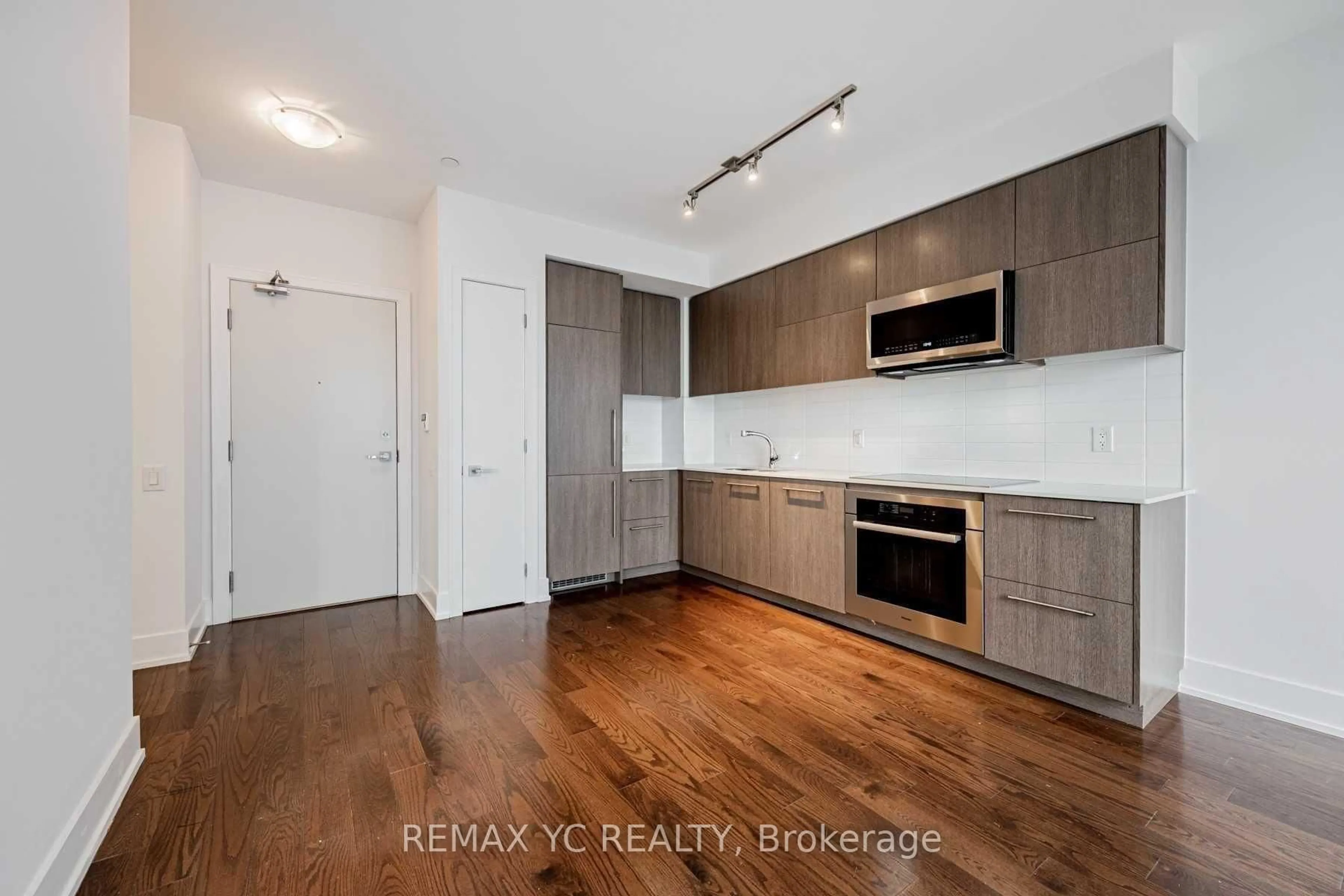 Standard kitchen, wood/laminate floor for 170 Avenue Rd #1104, Toronto Ontario M5R 0A4
