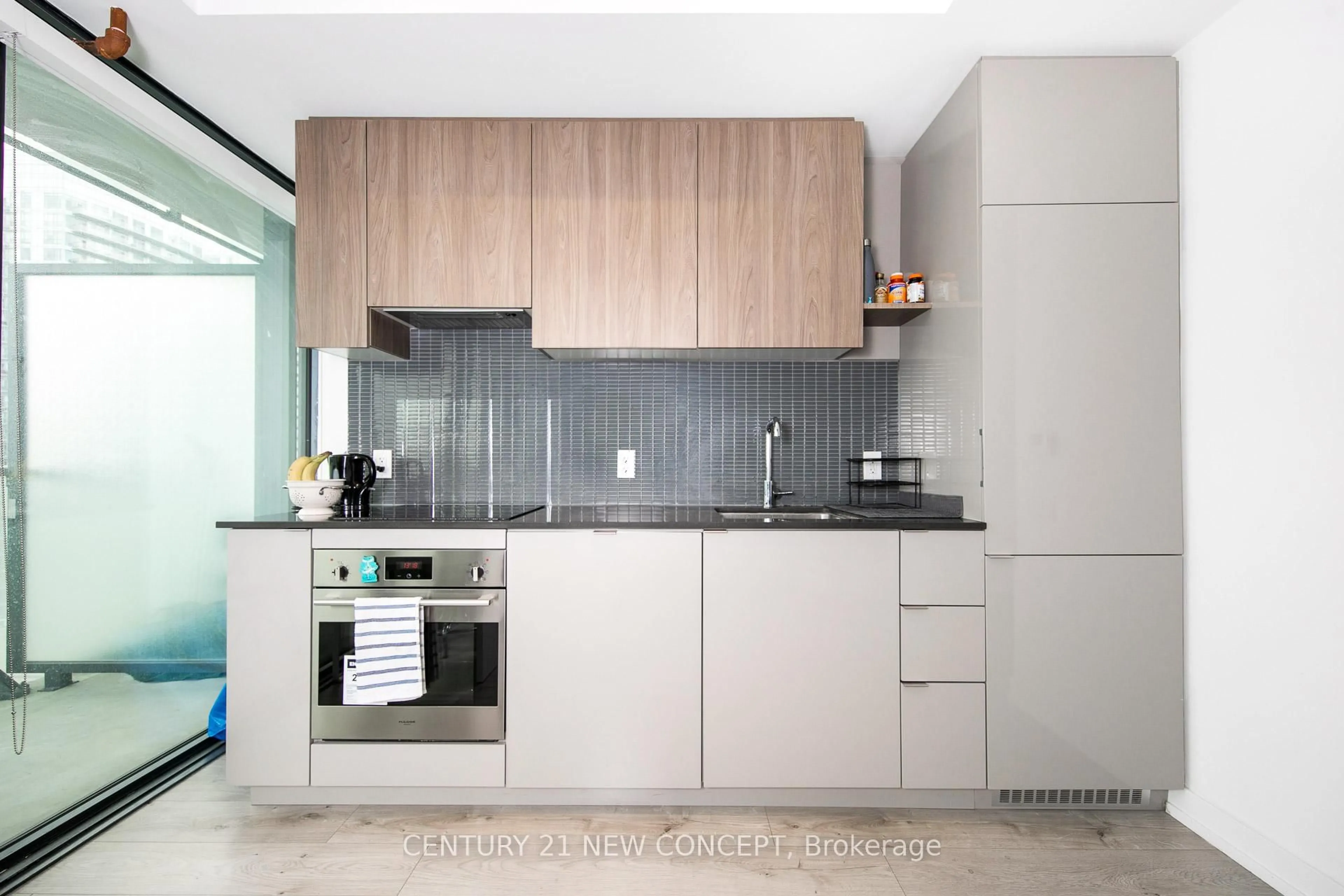Unknown for 161 Roehampton Ave #2011, Toronto Ontario M4P 0C8