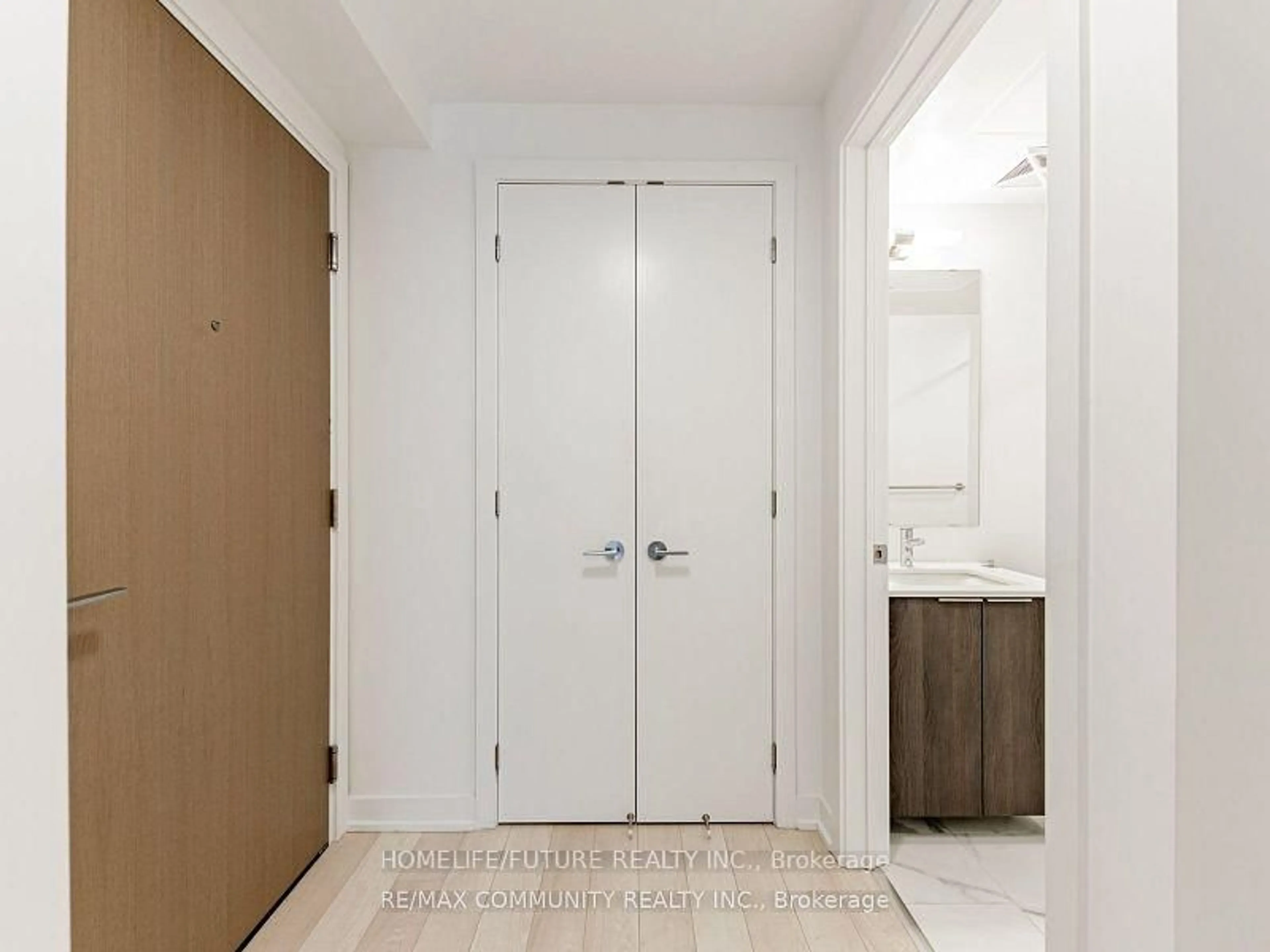 Indoor entryway for 357 King St #3506, Toronto Ontario M5V 0S7