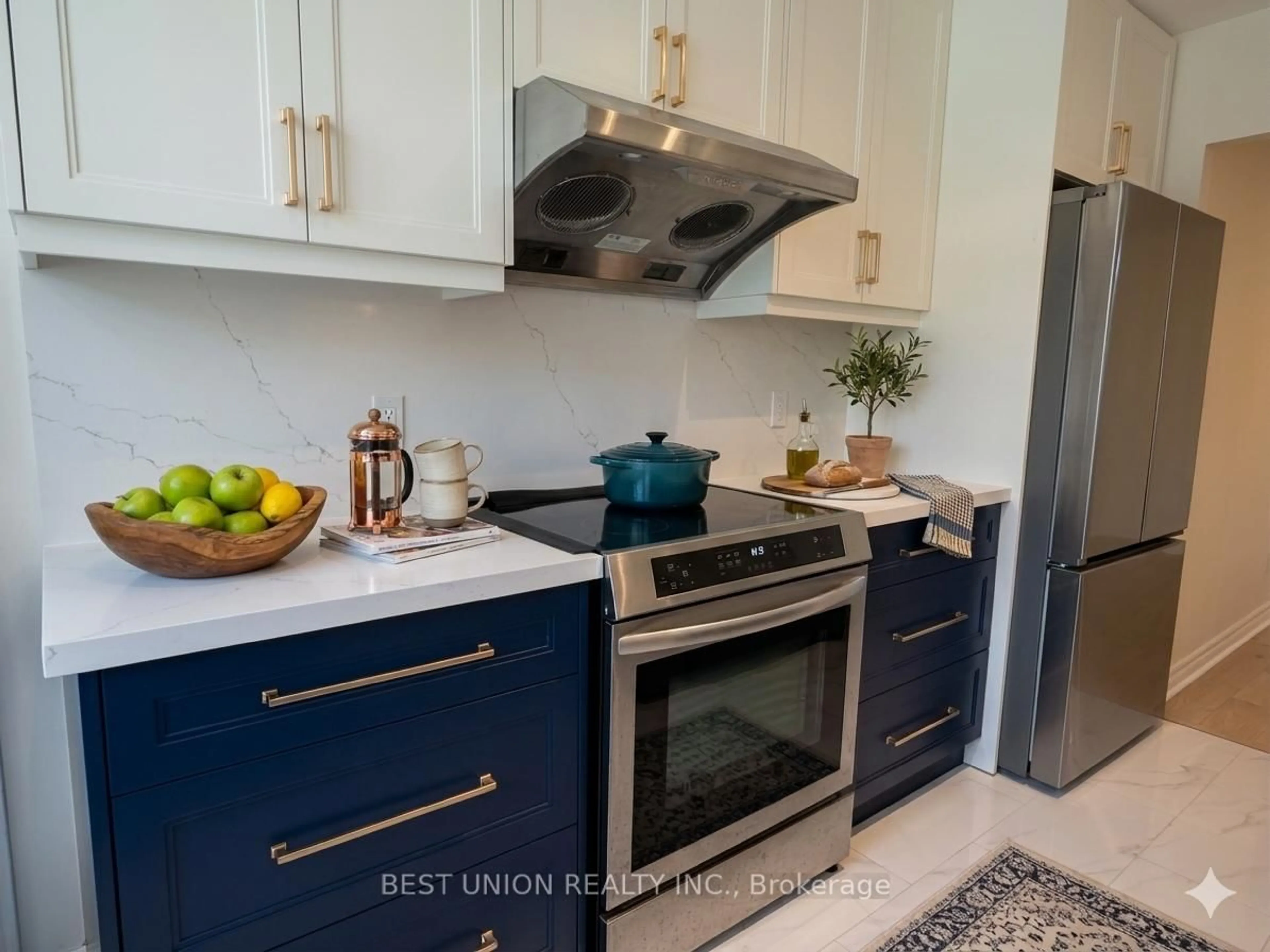 Open concept kitchen, ceramic/tile floor for 811 Grandview Way, Toronto Ontario M2N 6V5