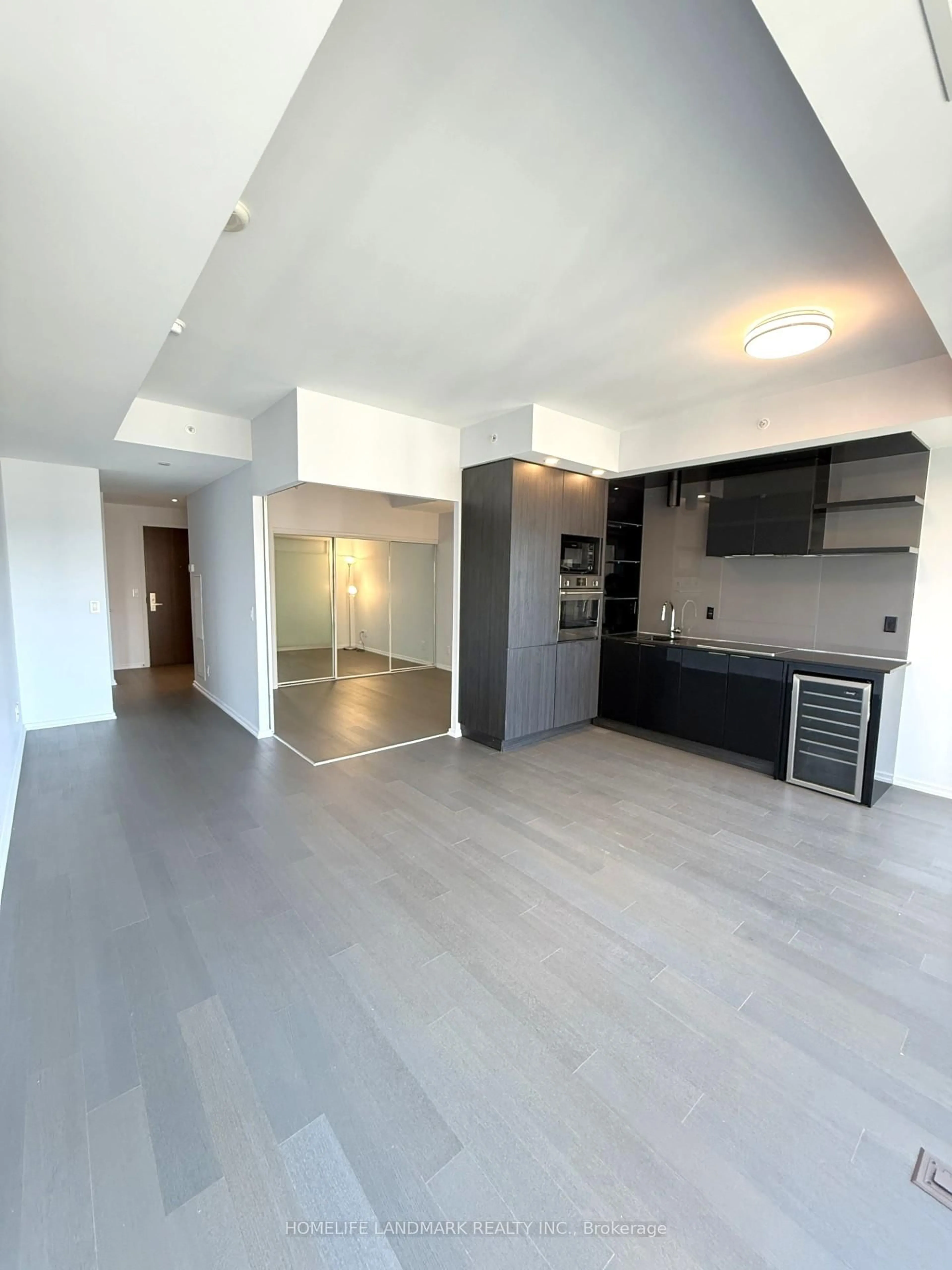 A pic of a room for 70 Temperance St #2202, Toronto Ontario M5H 0B1