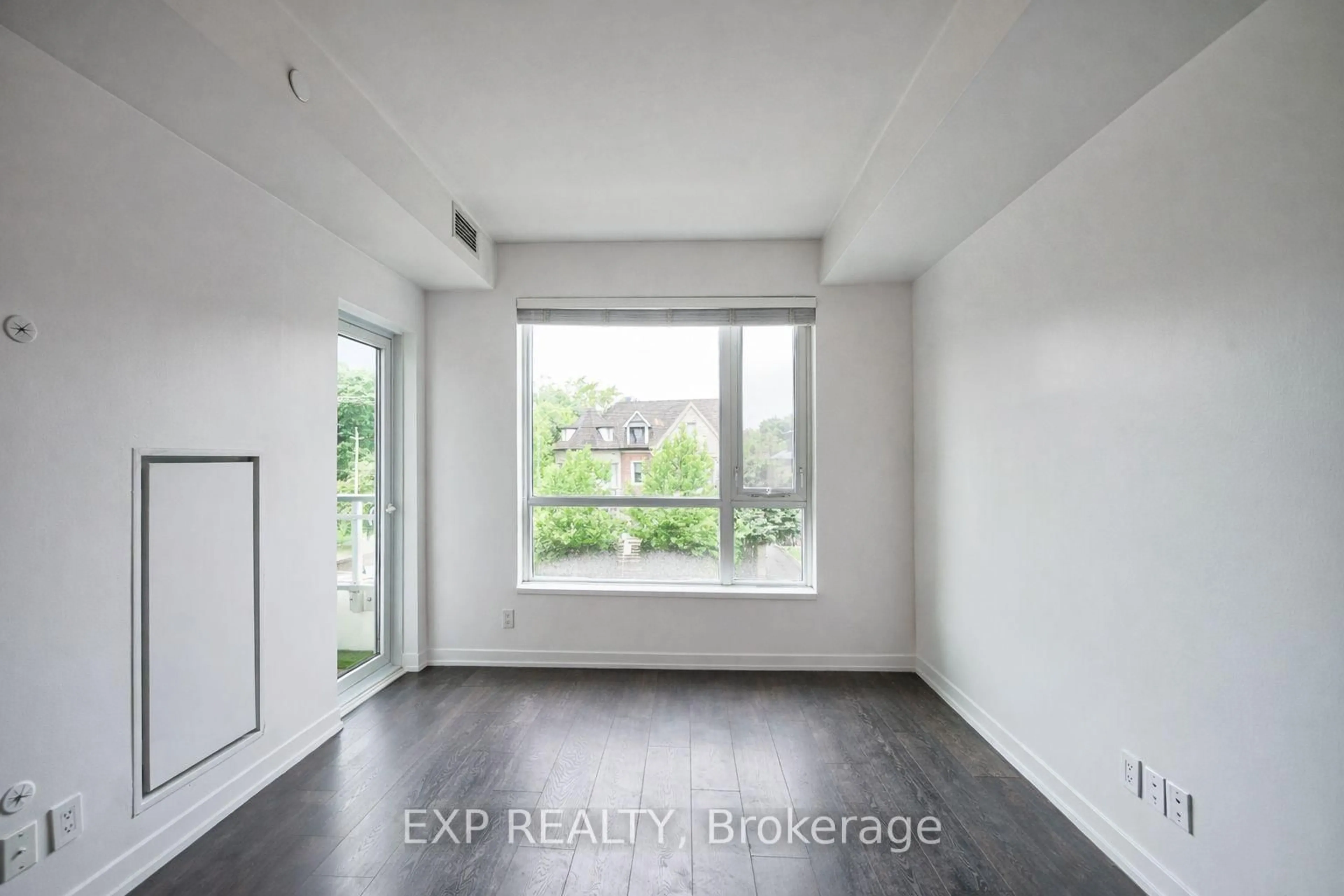 Unknown for 223 St Clair Ave #209, Toronto Ontario M4V 1R3