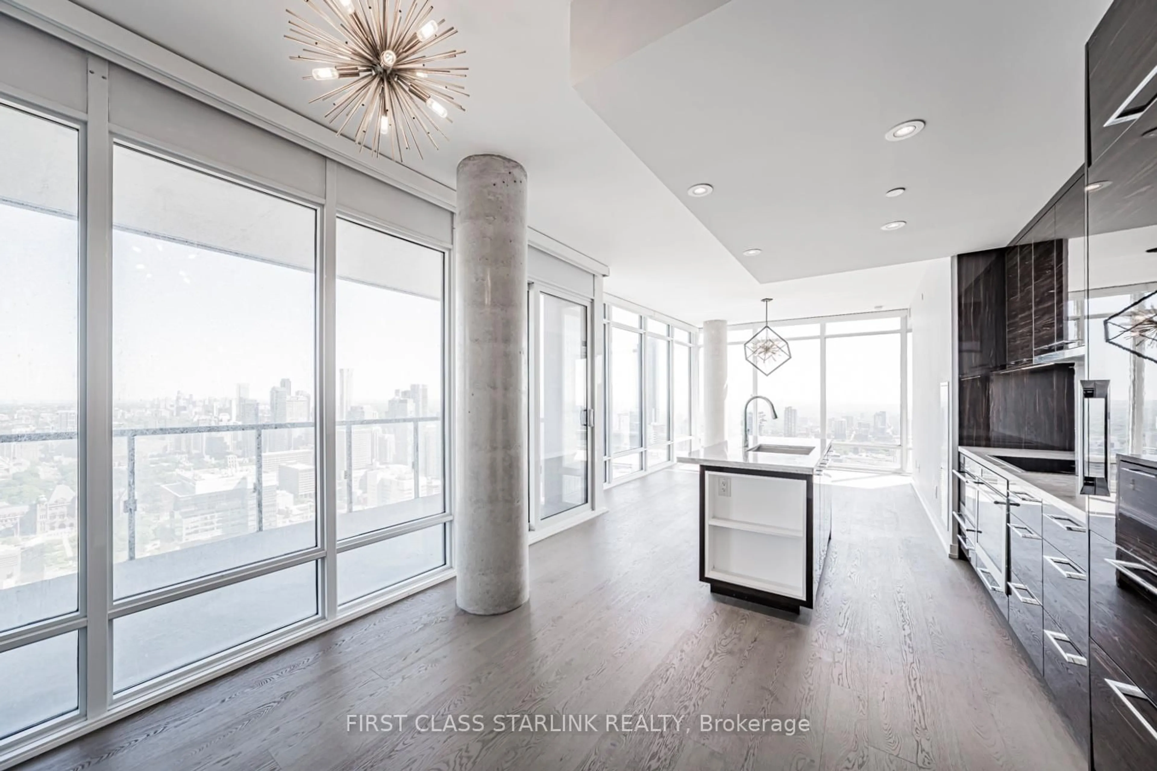 Indoor foyer for 488 University Ave #4802, Toronto Ontario M5G 0C1