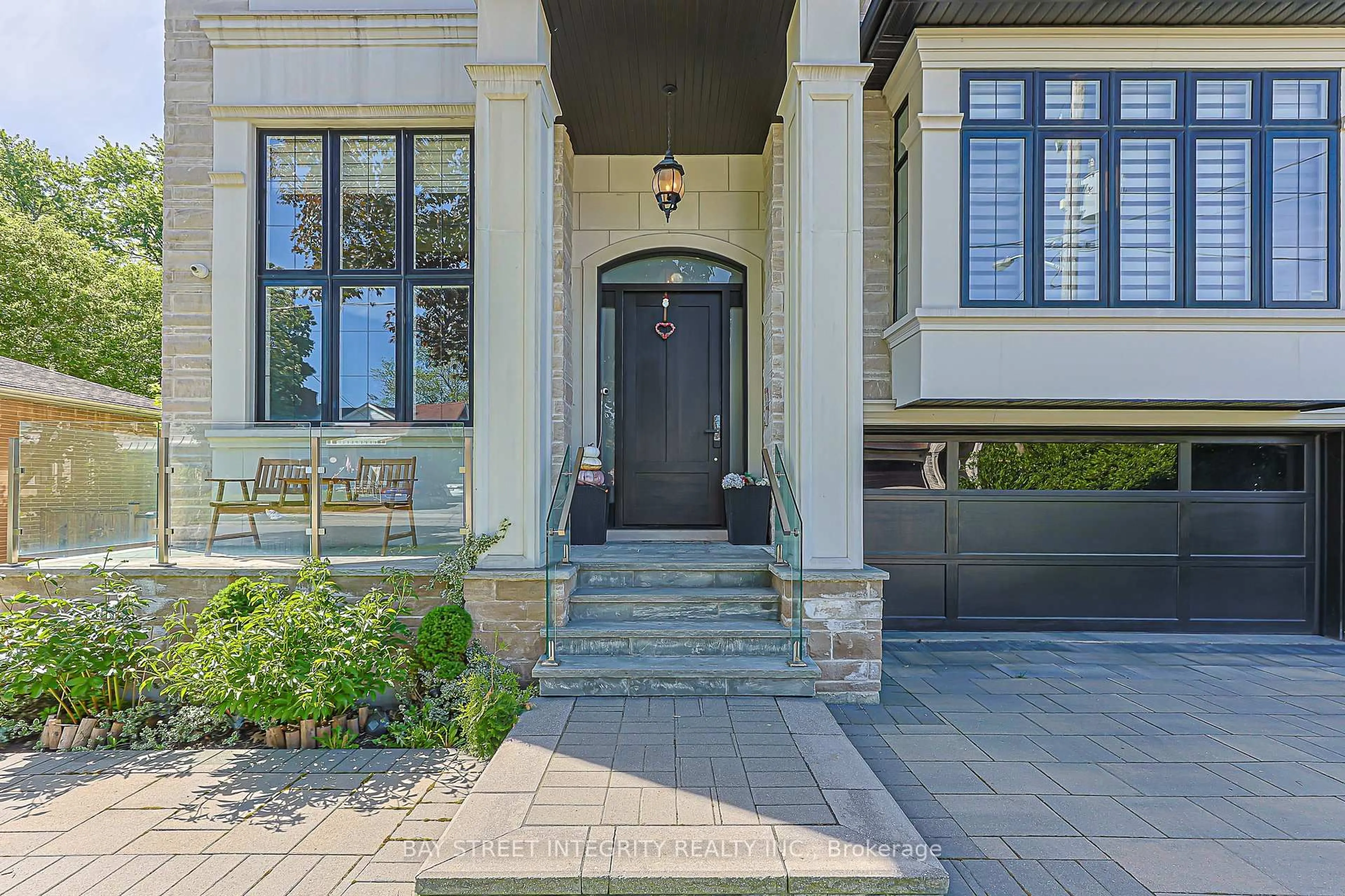 Indoor entryway for 151 Horsham Ave, Toronto Ontario M2N 2A3