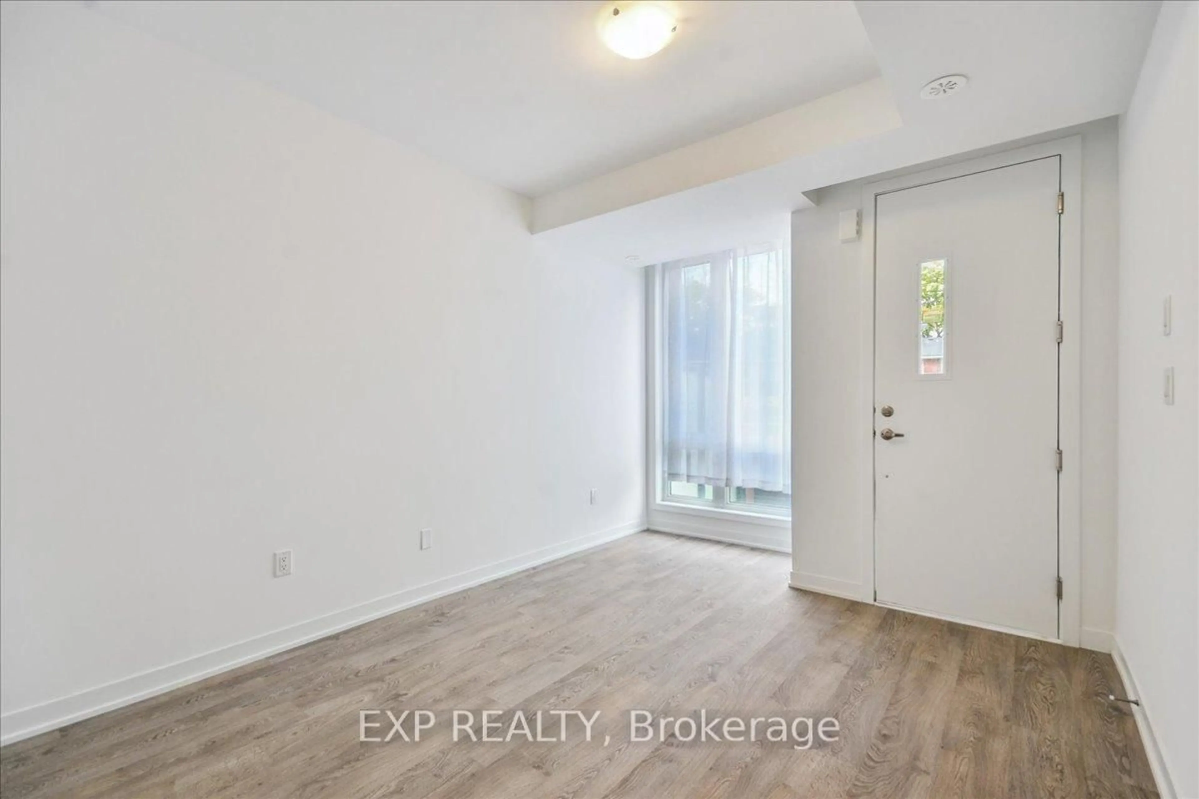 Indoor entryway for 72 Turtle Island Rd, Toronto Ontario M6A 0G2