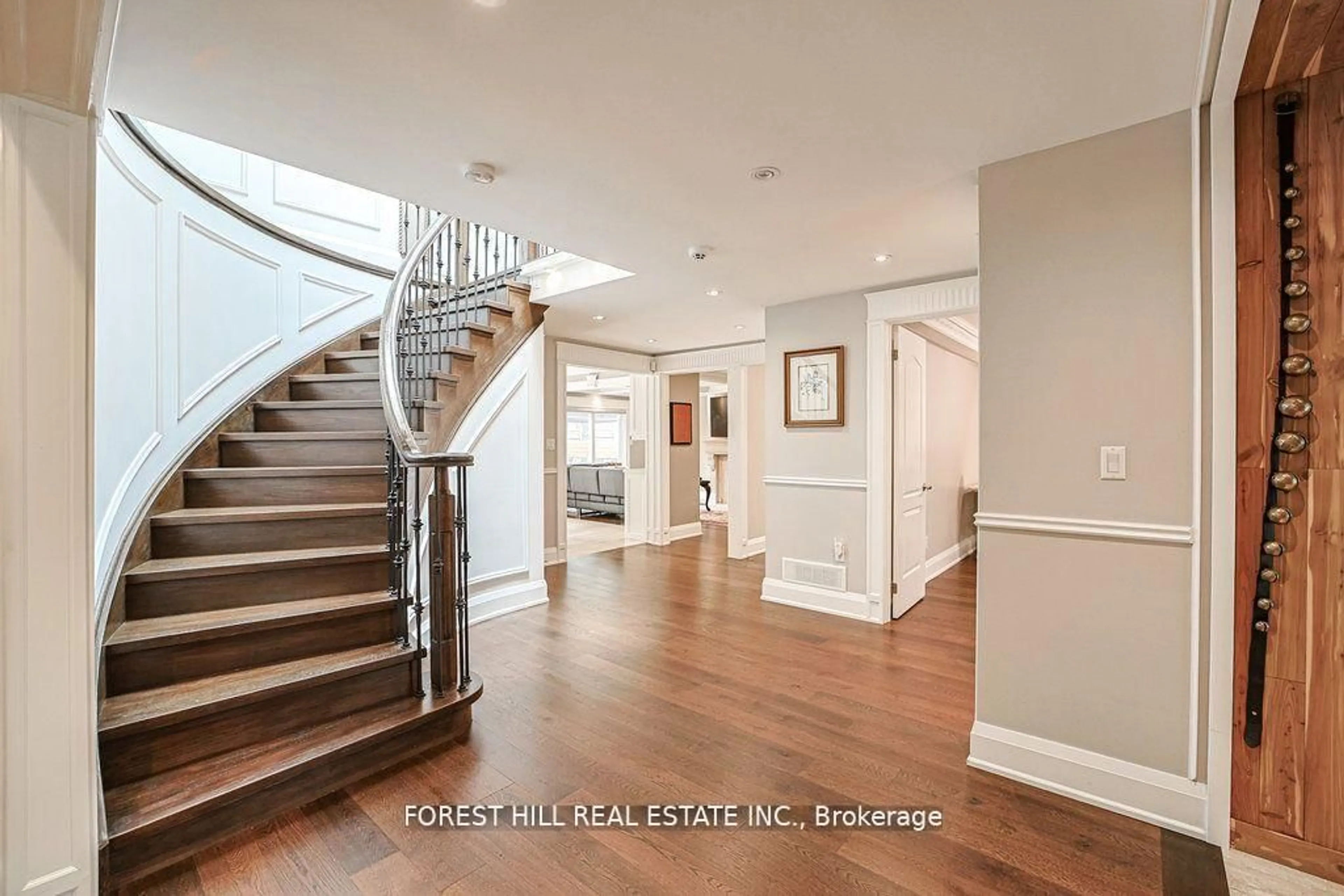 Indoor entryway for 160 Banbury Rd, Toronto Ontario M3B 2L8