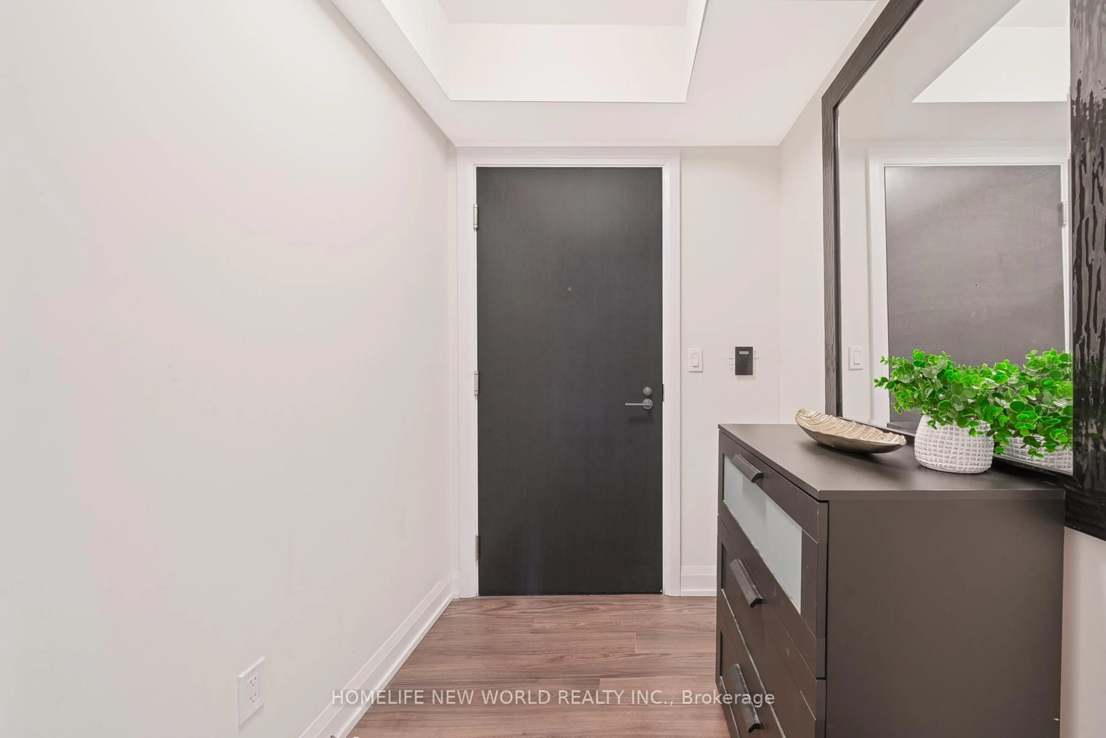 Indoor entryway for 18 Graydon Hall Dr #809, Toronto Ontario M3A 0A4