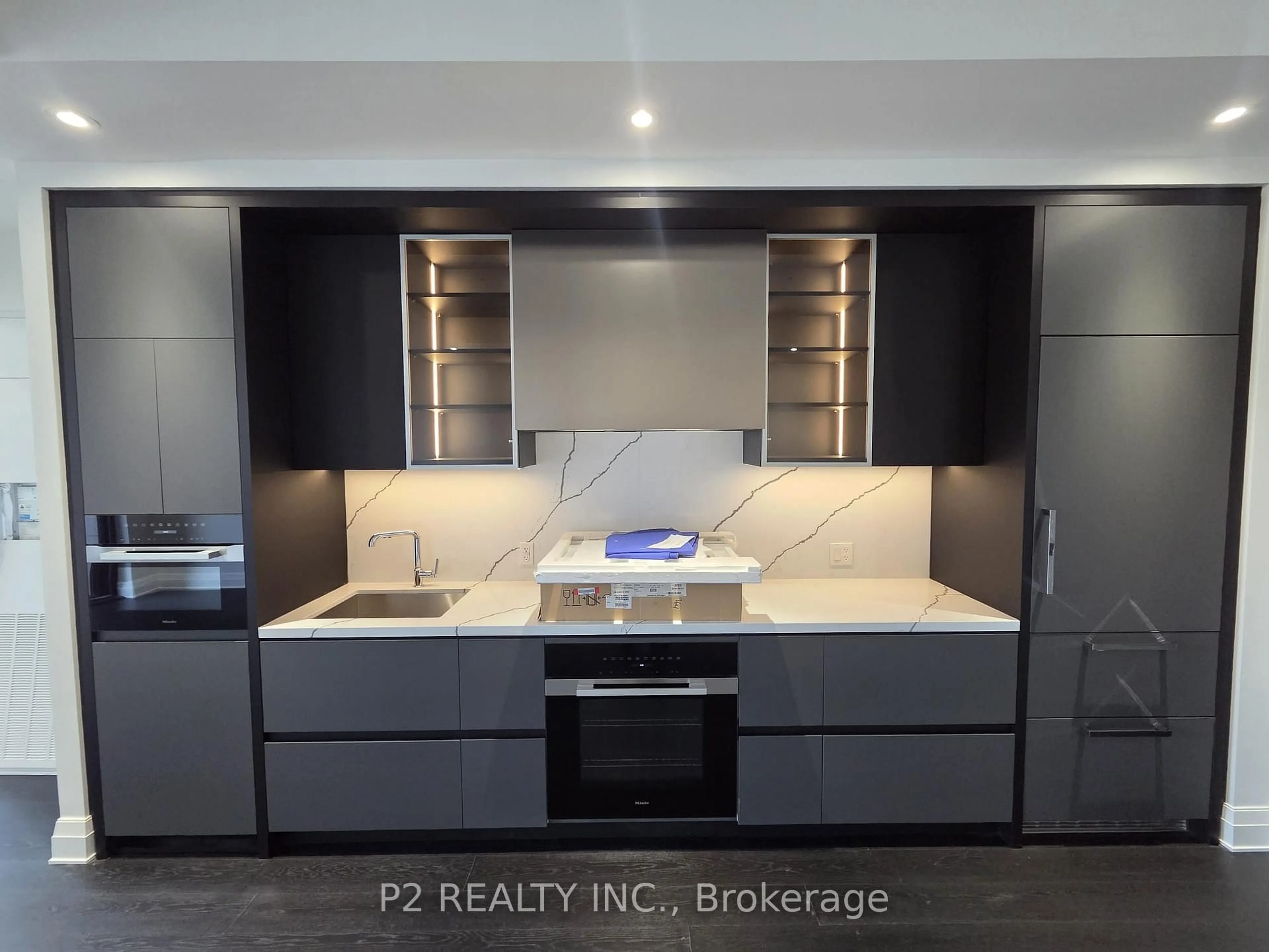 Contemporary kitchen, ceramic/tile floor for 2 Forest Hill Rd #406, Toronto Ontario M4V 2L3