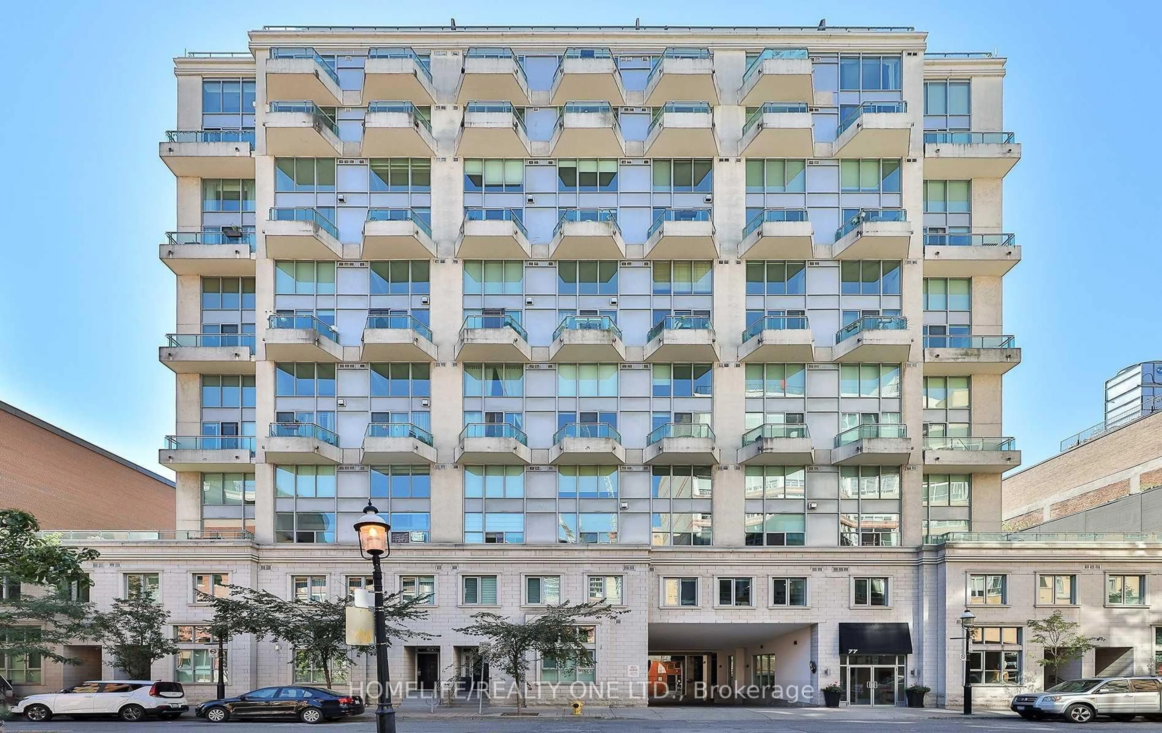 Patio, building for 77 Lombard St #913, Toronto Ontario M5C 3E1