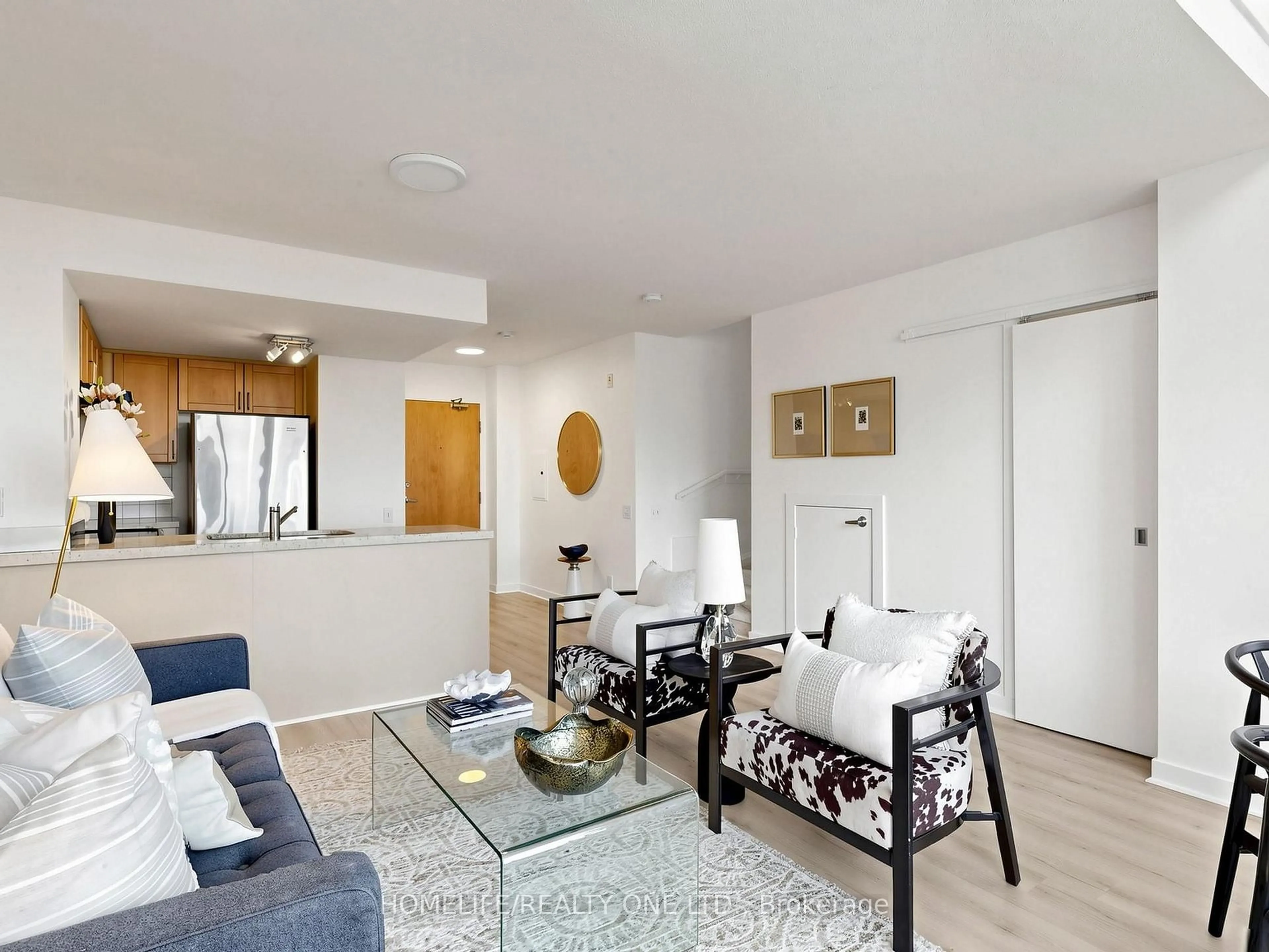 Living room with furniture, unknown for 77 Lombard St #913, Toronto Ontario M5C 3E1
