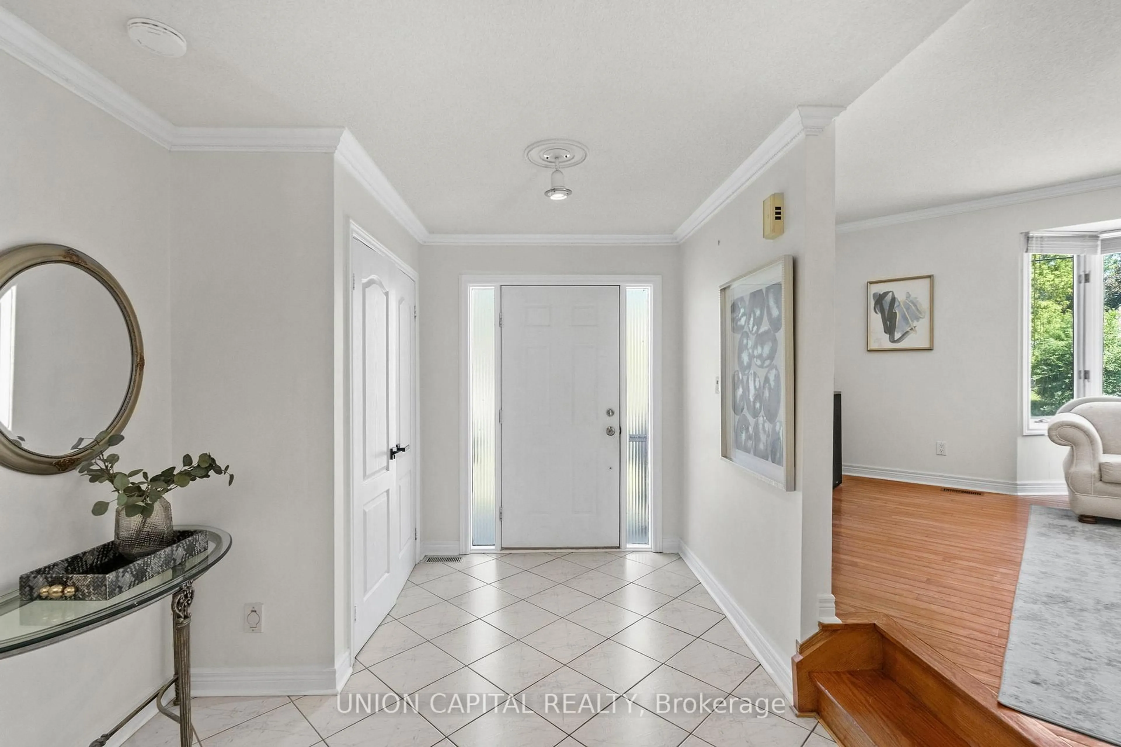 Indoor entryway for 99 Abitibi Ave, Toronto Ontario M2M 2V5