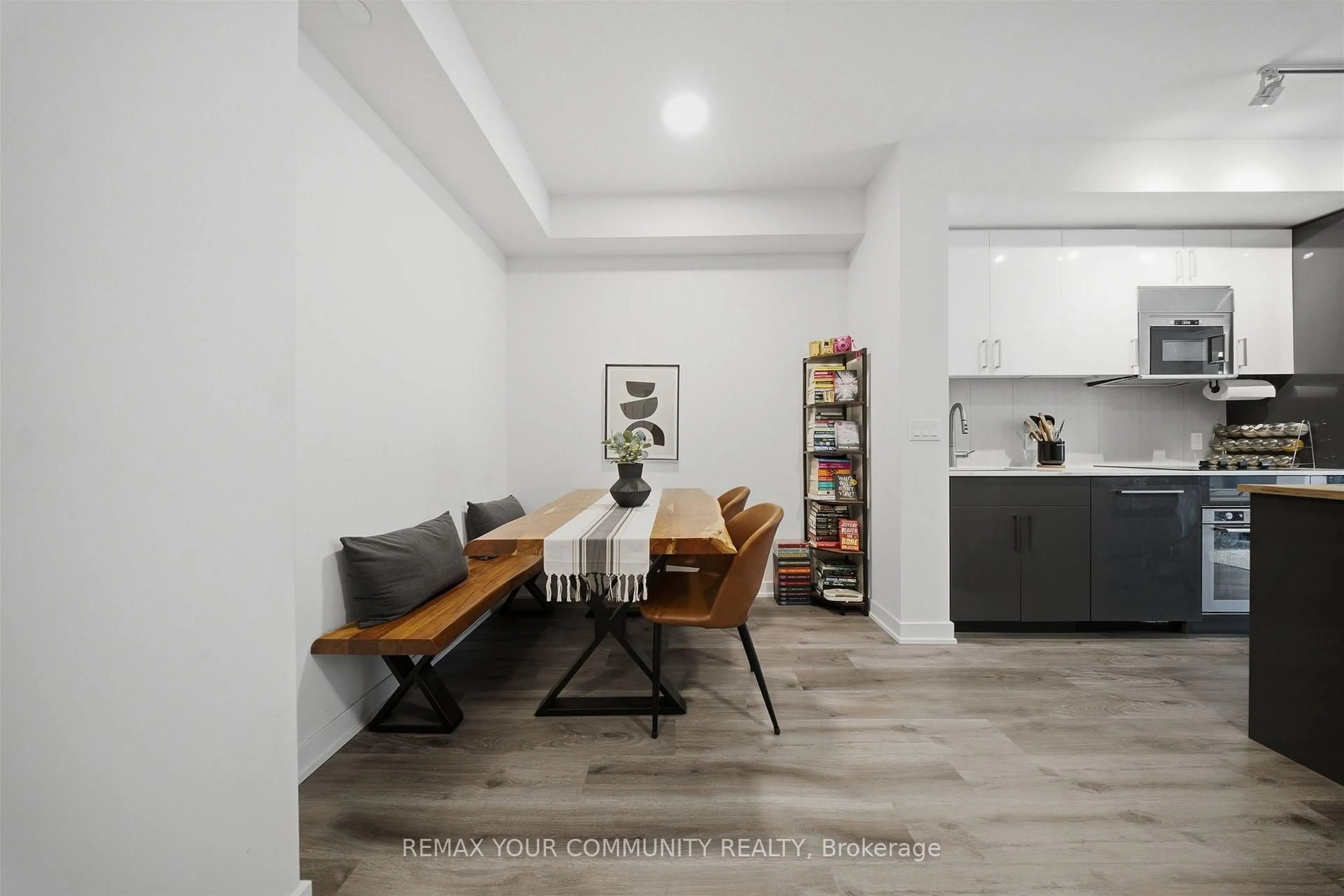 Unknown for 840 St Clair Ave #515, Toronto Ontario M6C 0A4