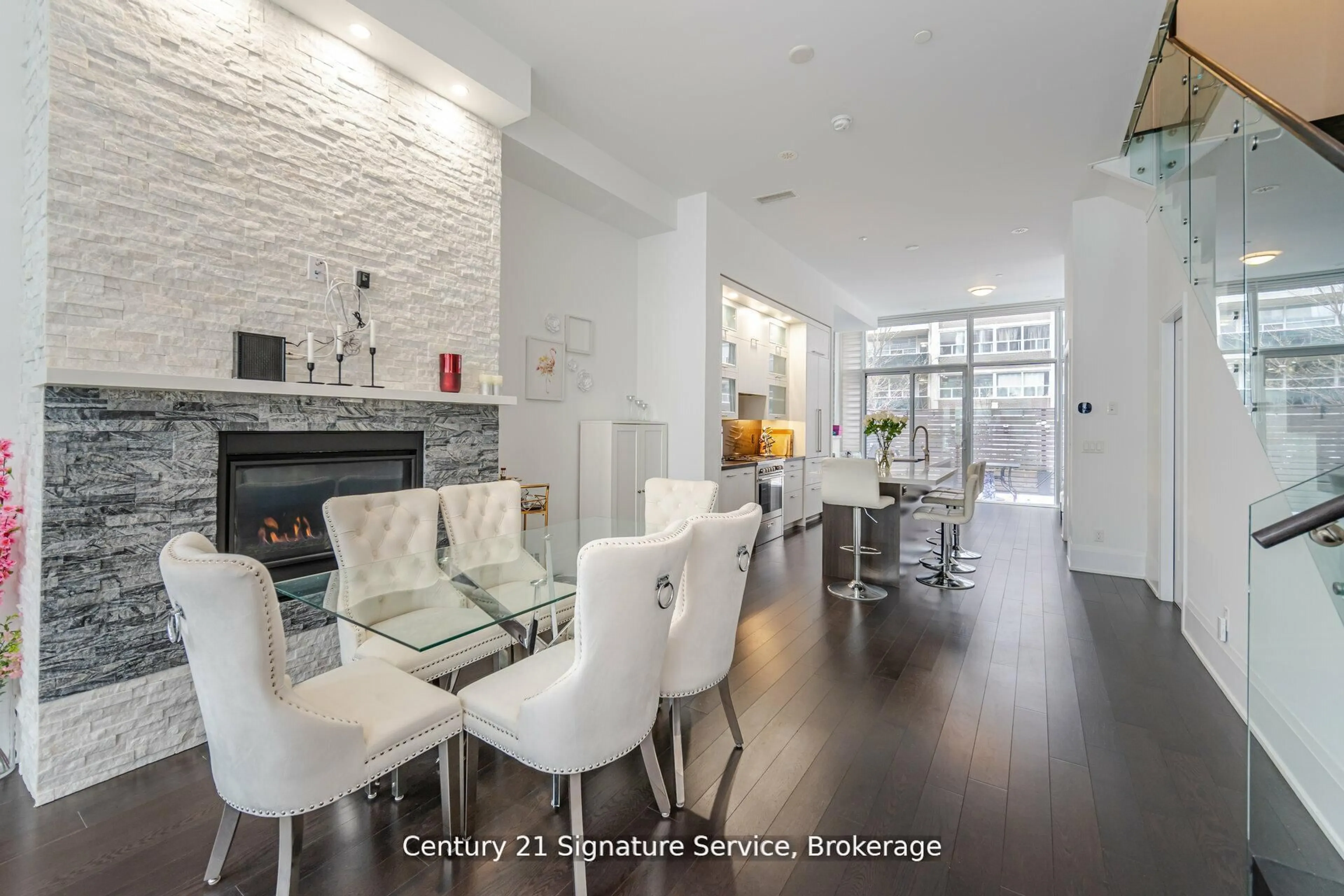 Dining room, ceramic/tile floor for 101 Erskine Ave #TH05, Toronto Ontario M4P 0C5