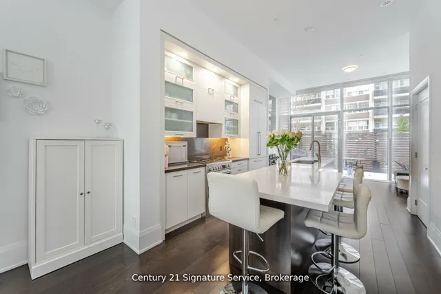 101 Erskine Ave #TH05, Toronto 5