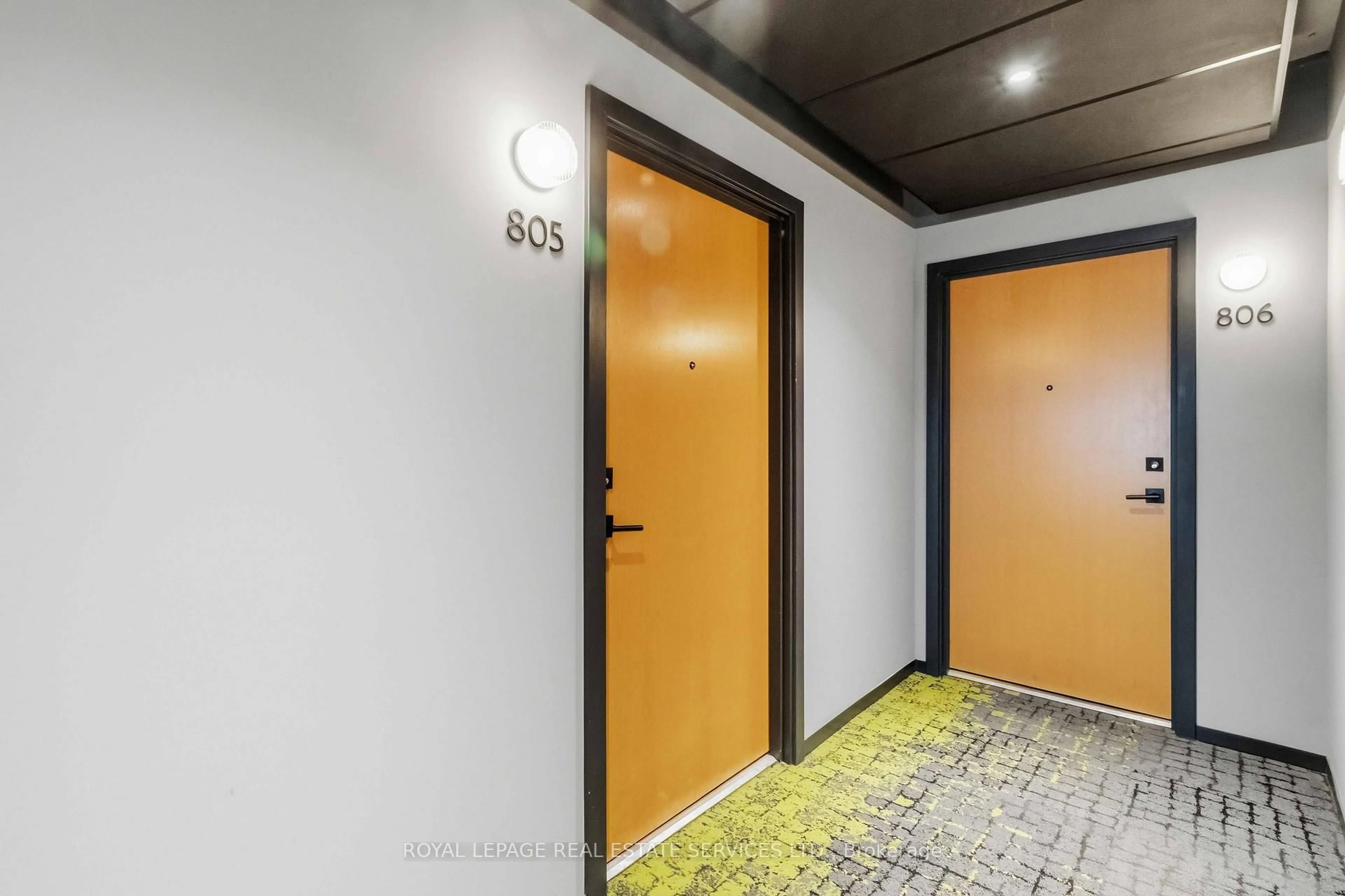 Indoor foyer for 41 Dovercourt Rd #805, Toronto Ontario M6J 0G6